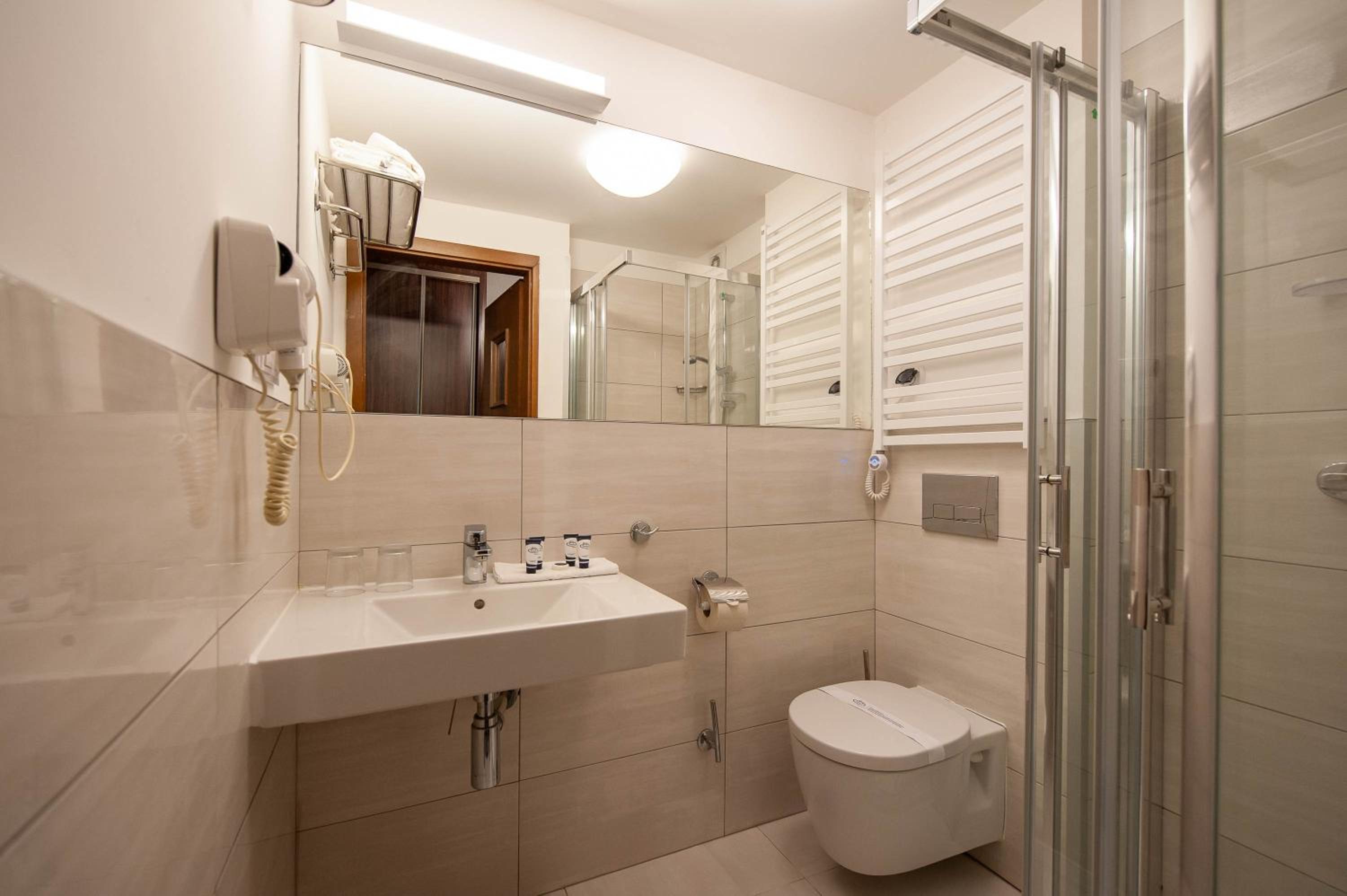 Small Double Room - Photo 6