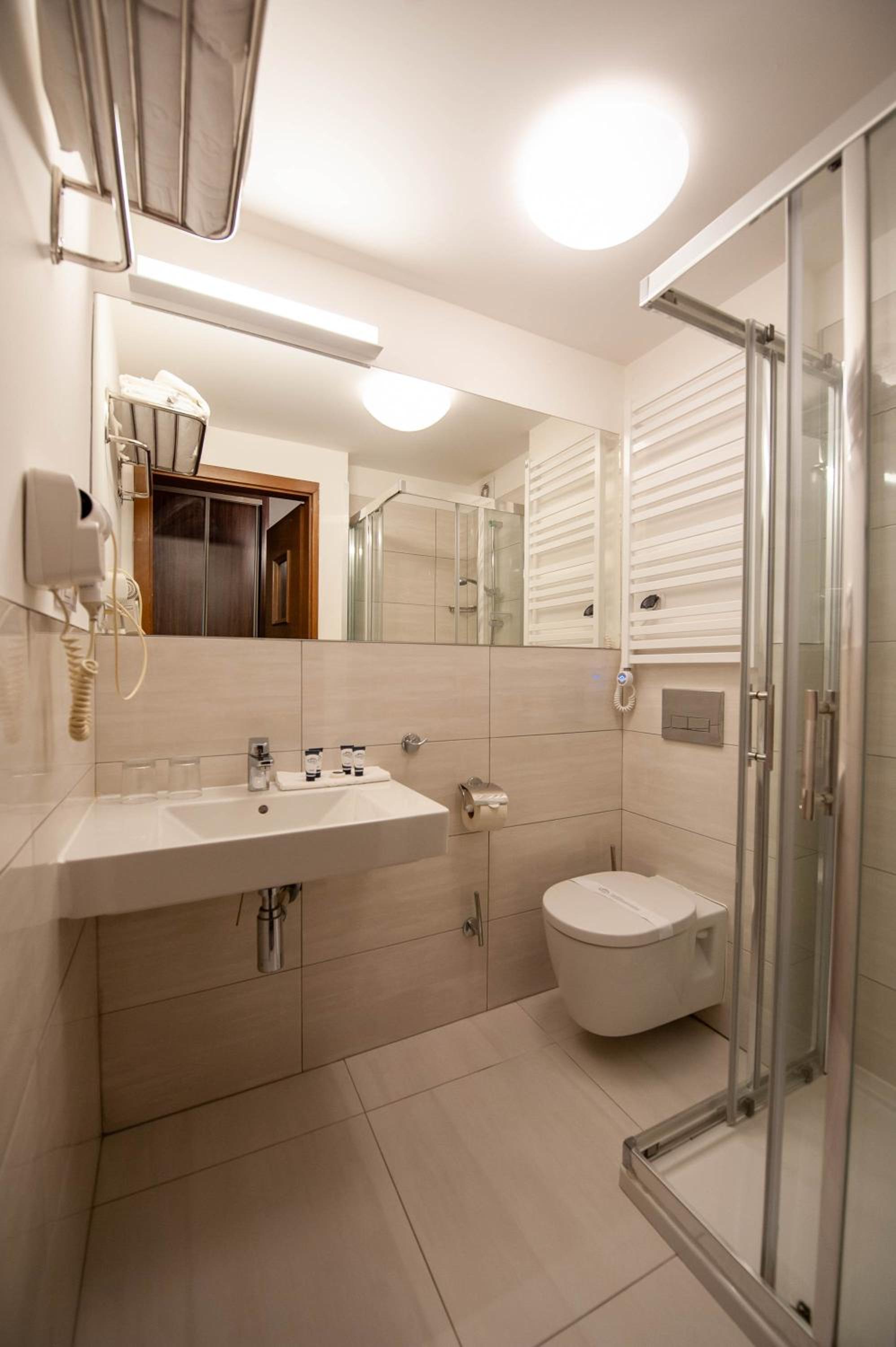 Small Double Room - Photo 5