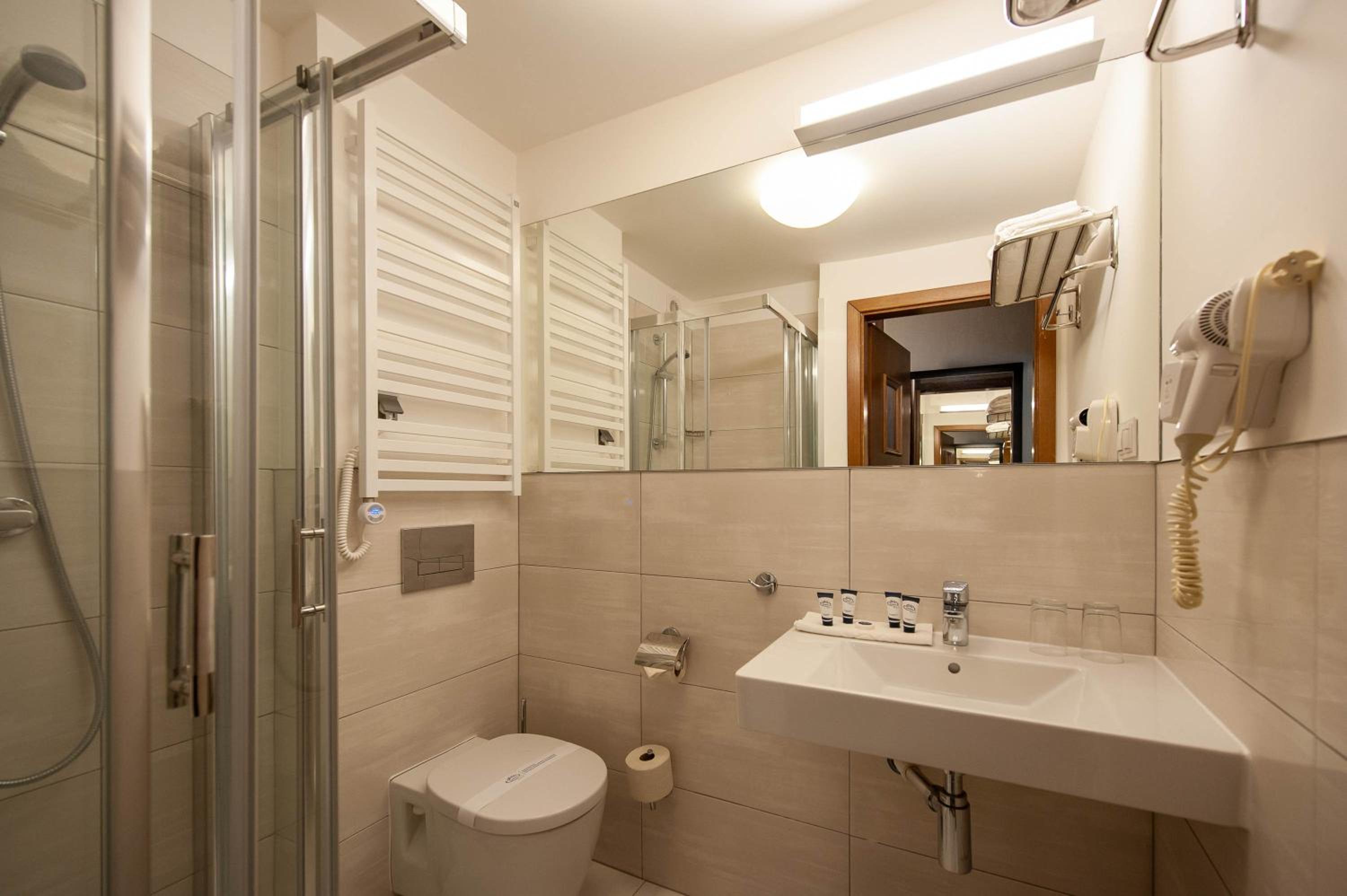 Small Double Room - Photo 13