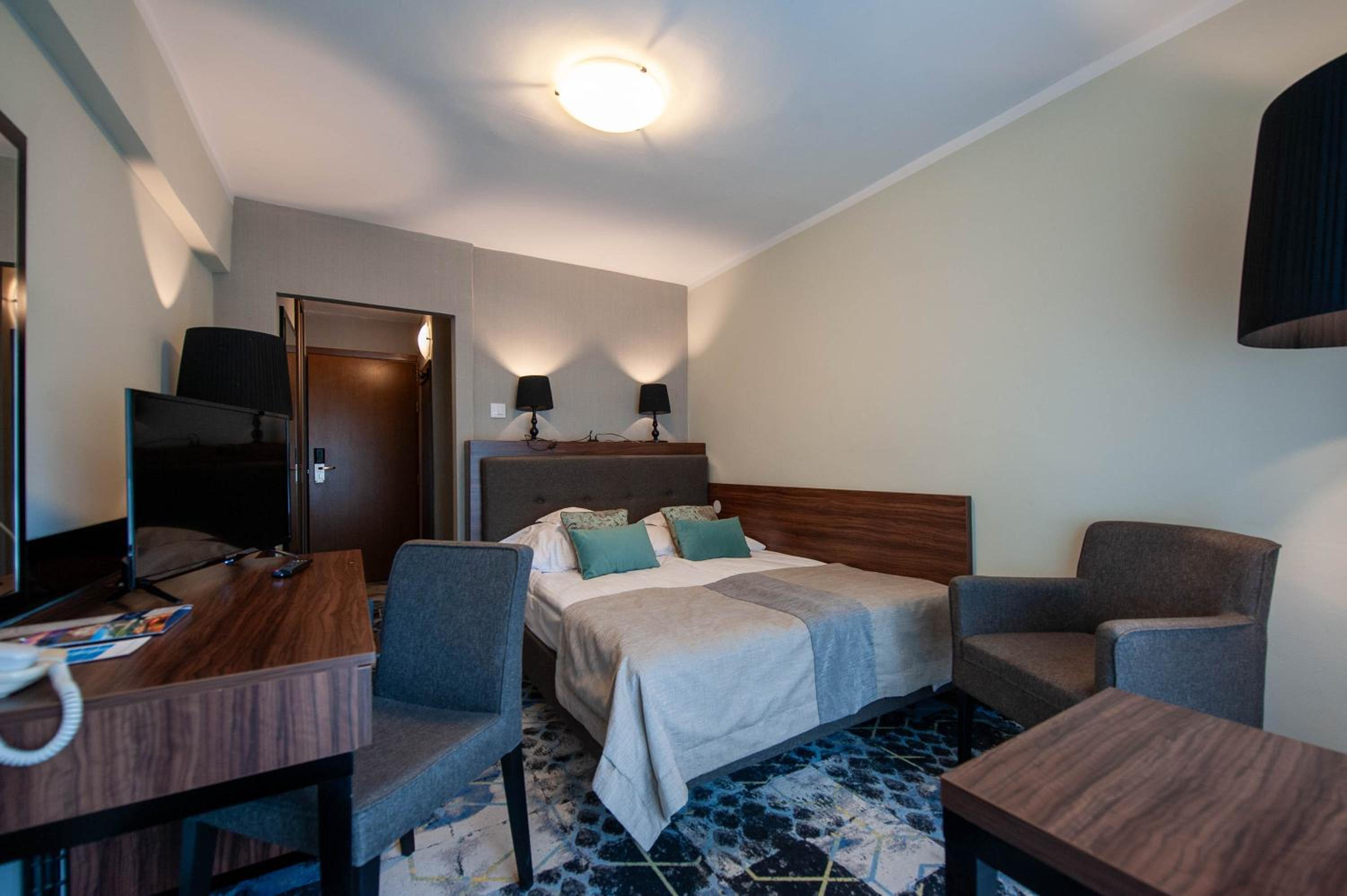 Small Double Room - Photo 12