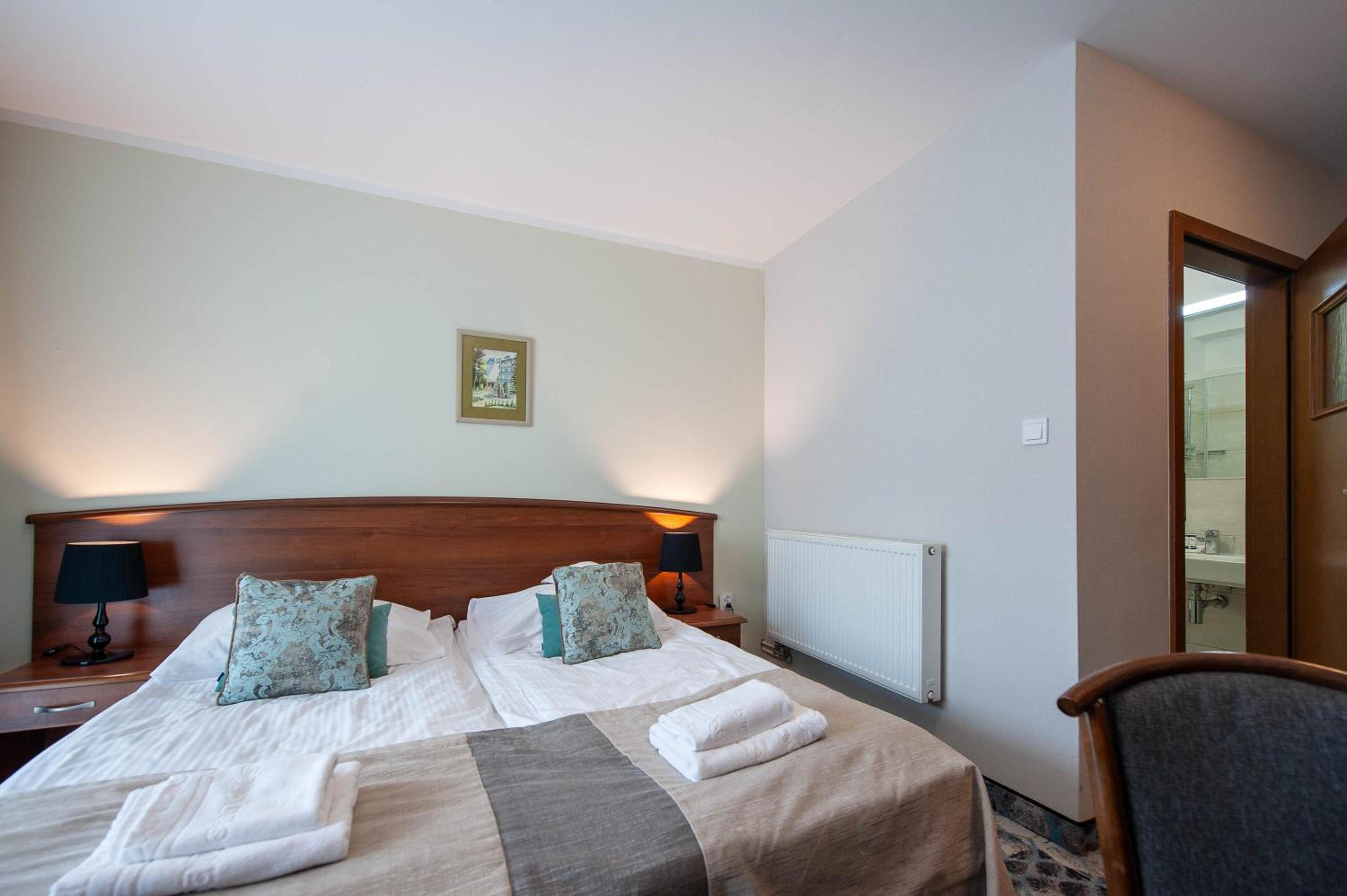 Double Room with Balcony - Photo 6