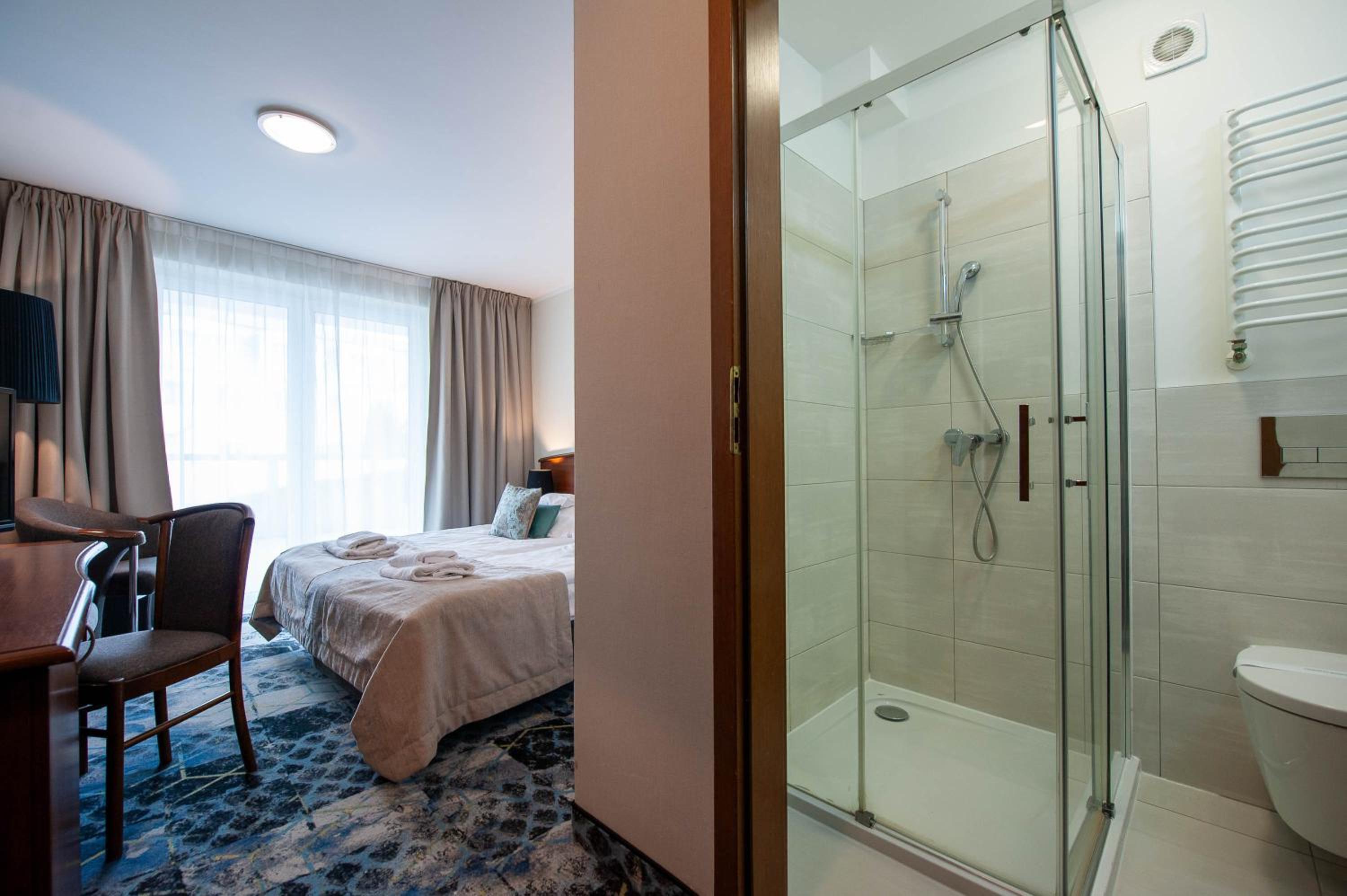 Double Room with Balcony - Photo 2