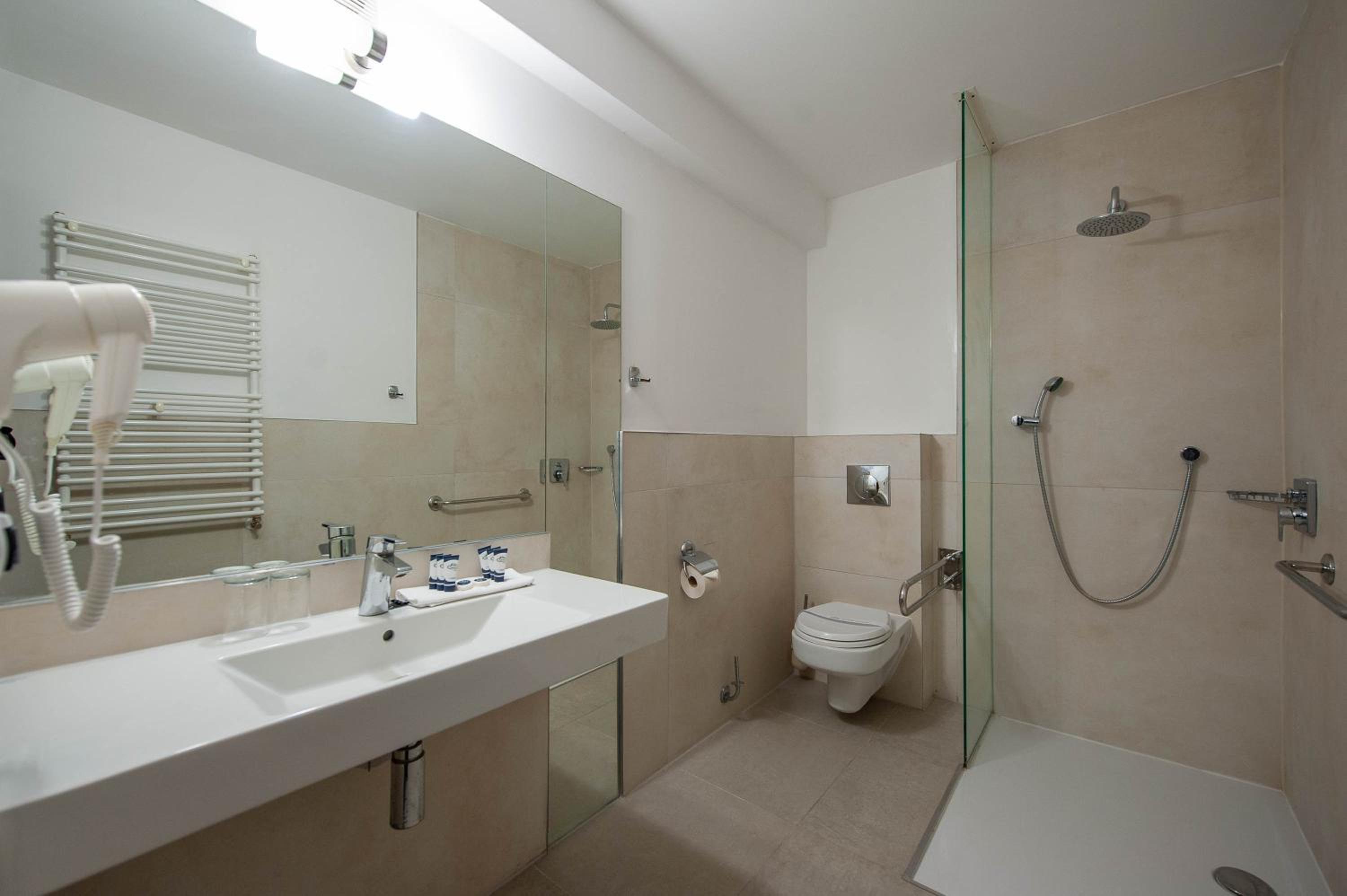 Double Room - Disability Access - Photo 4