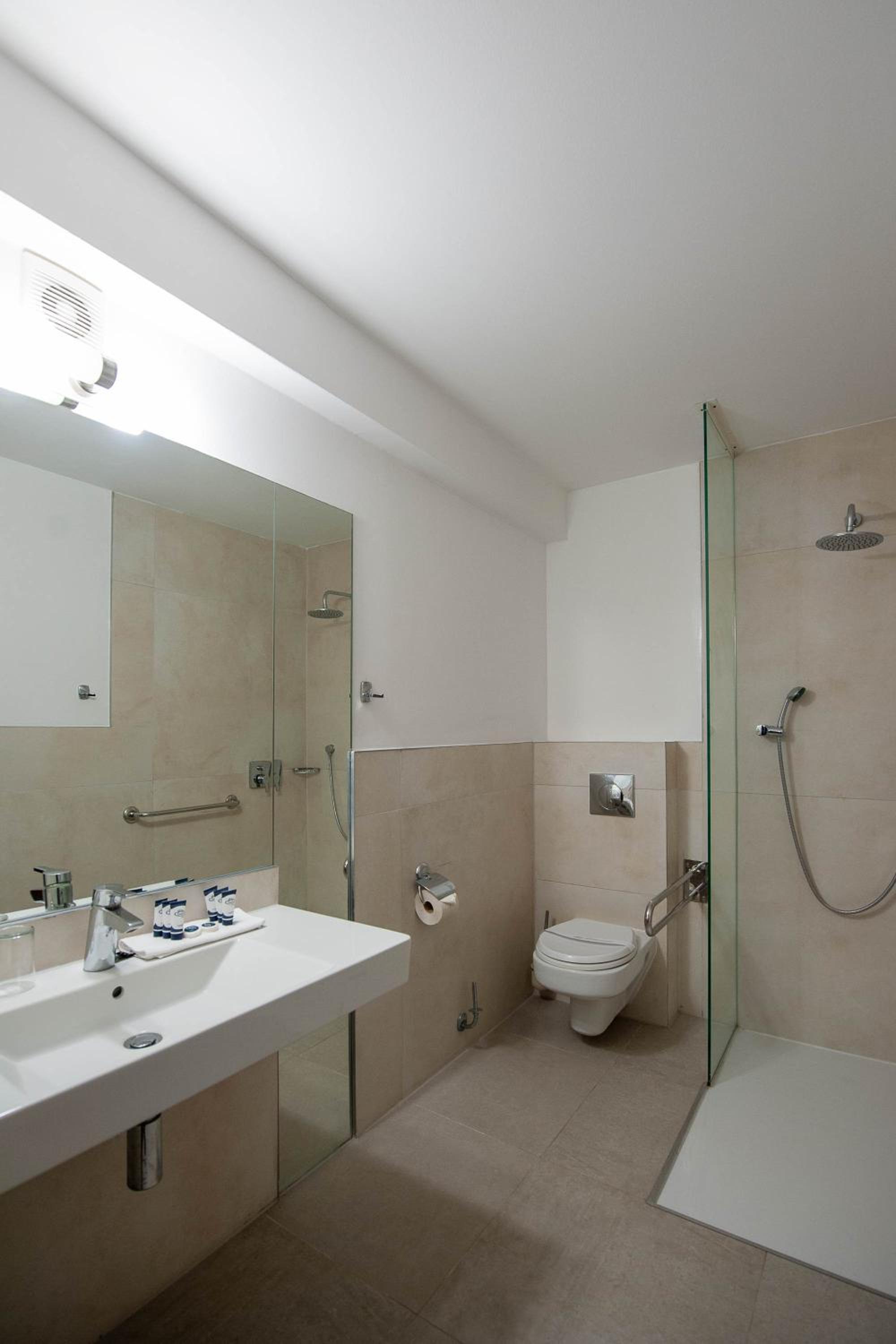 Double Room - Disability Access - Photo 6