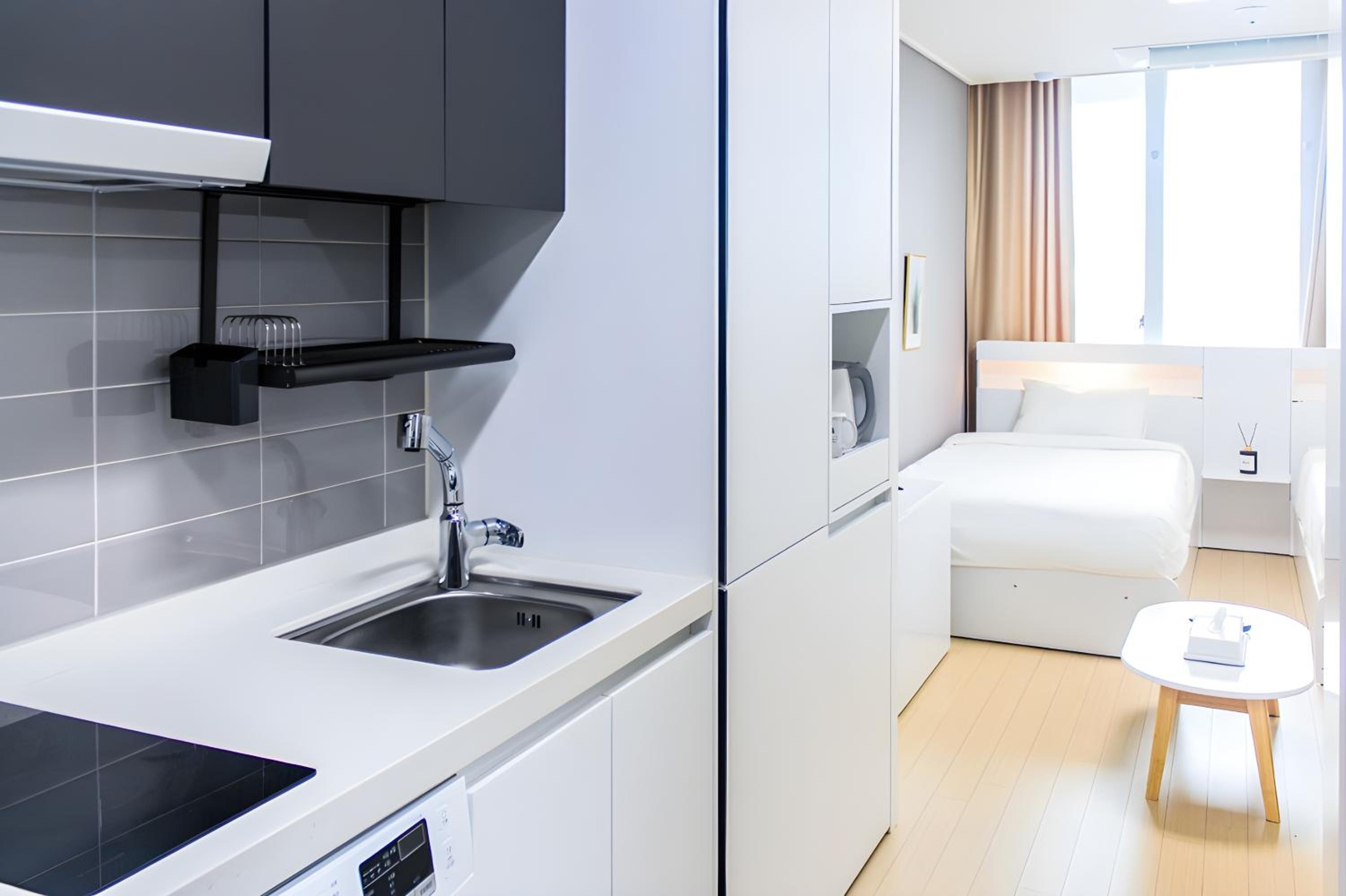 Standard Twin Room - Photo 6