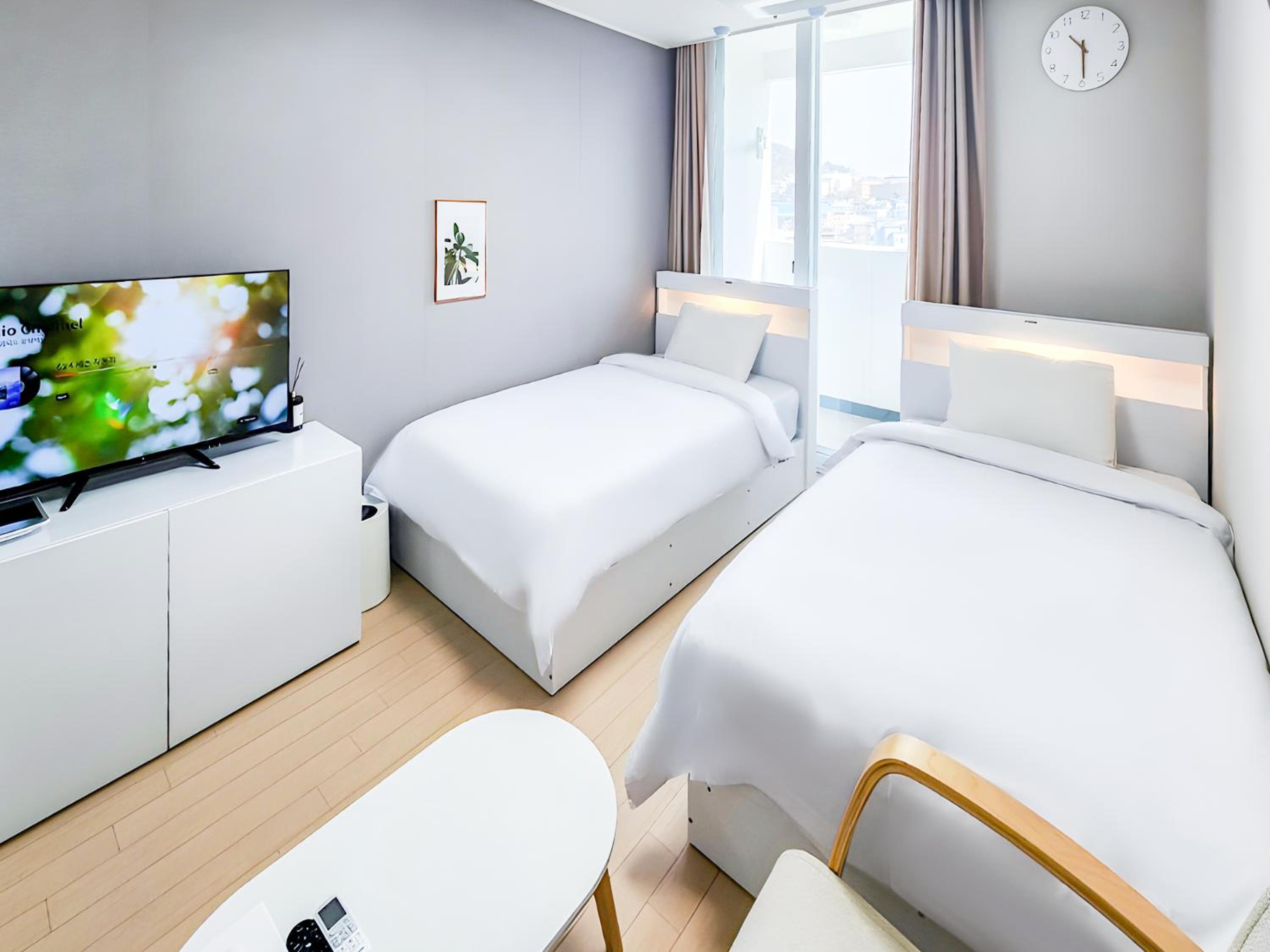 Standard Twin Room - Photo 5