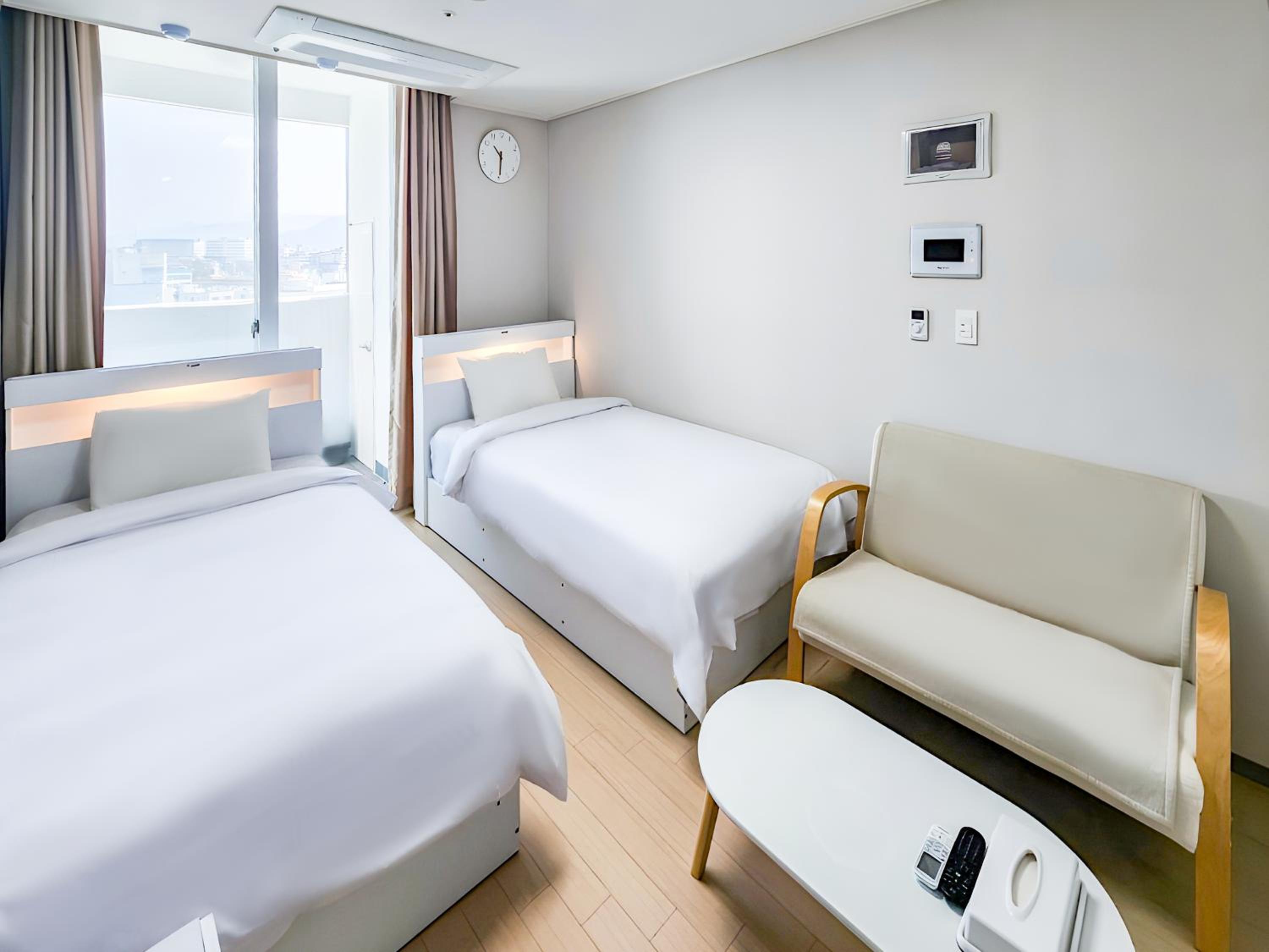 Standard Twin Room - Photo 3