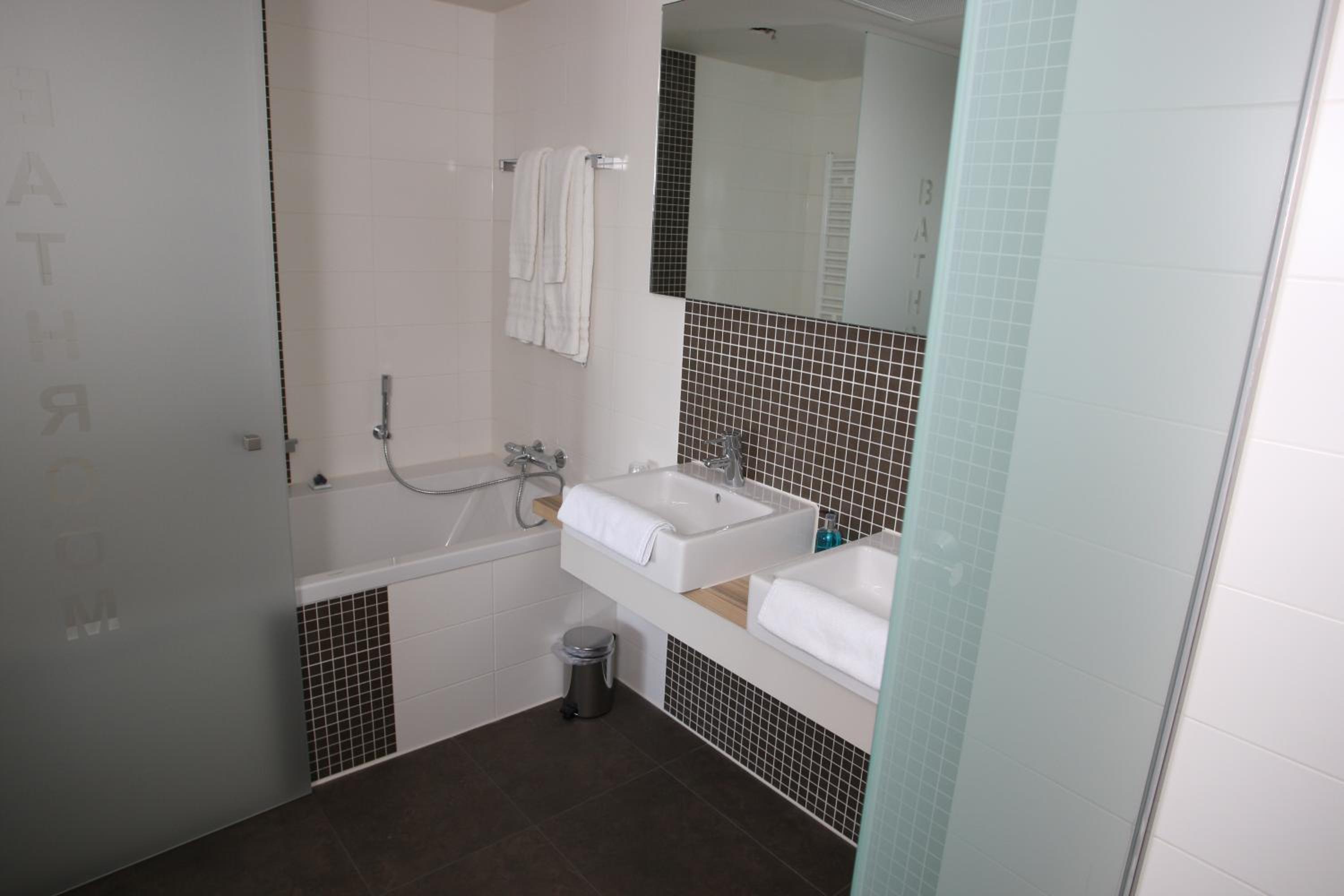 Suite - Photo 3