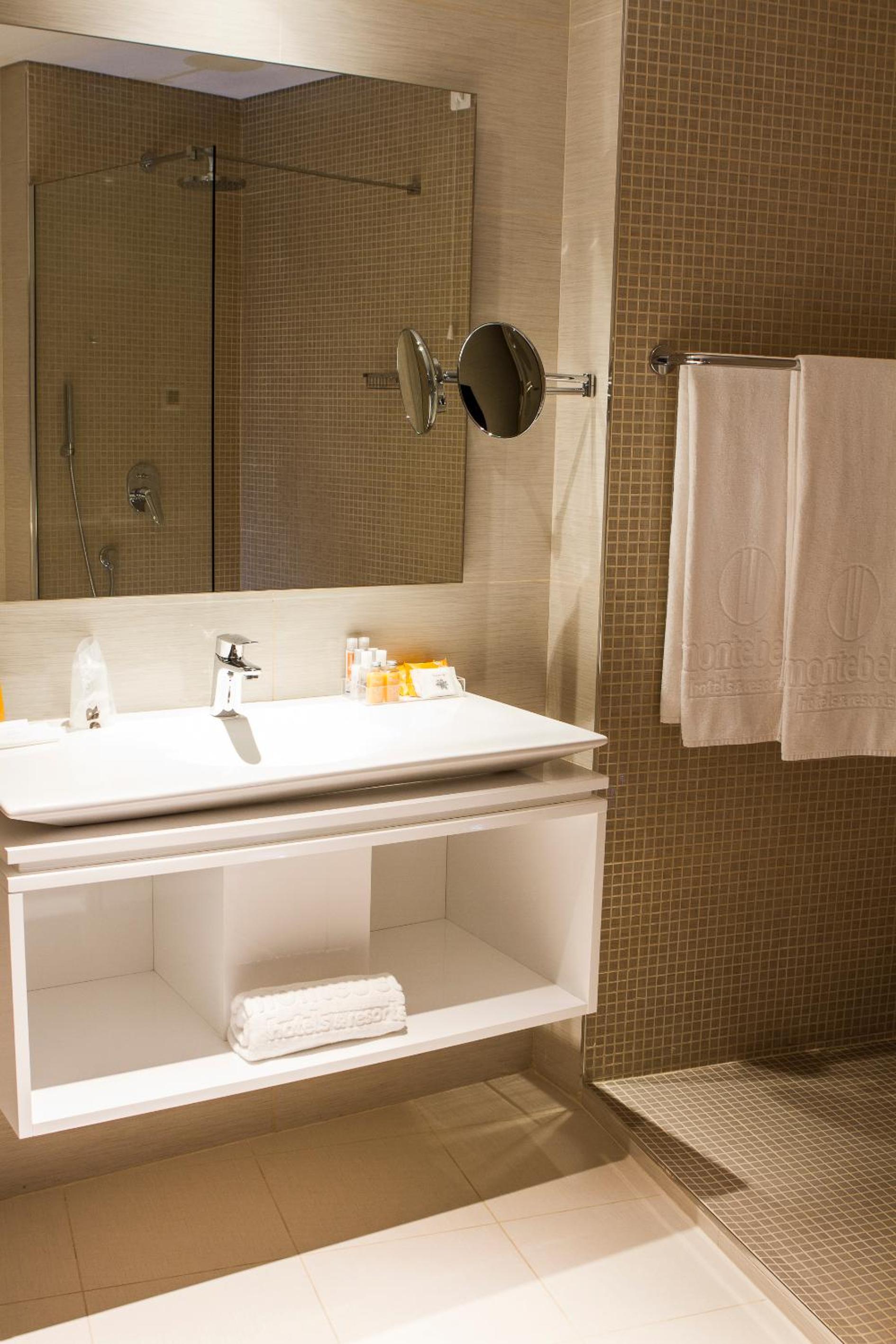 Suite with Balcony - Photo 5