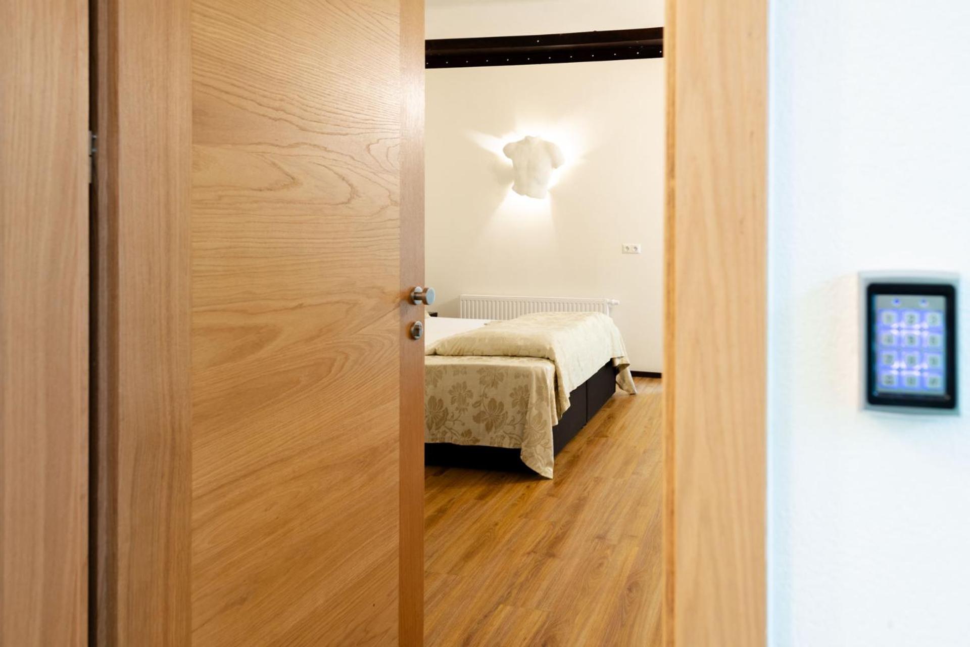 Double Room with Terrace at the water - Photo 4