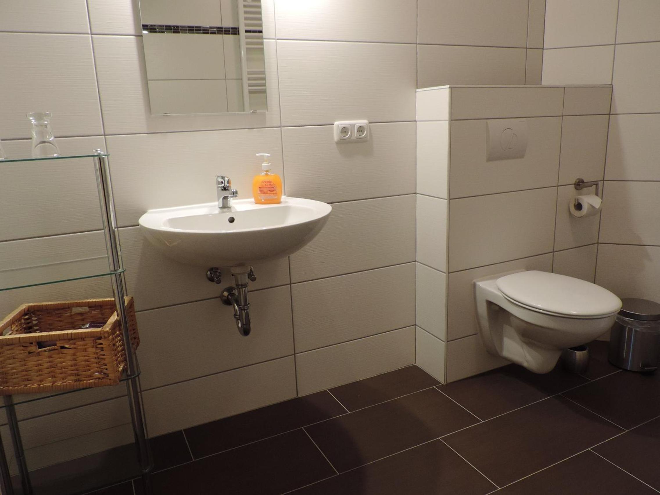 One-Bedroom Apartment - 1 - Photo 4