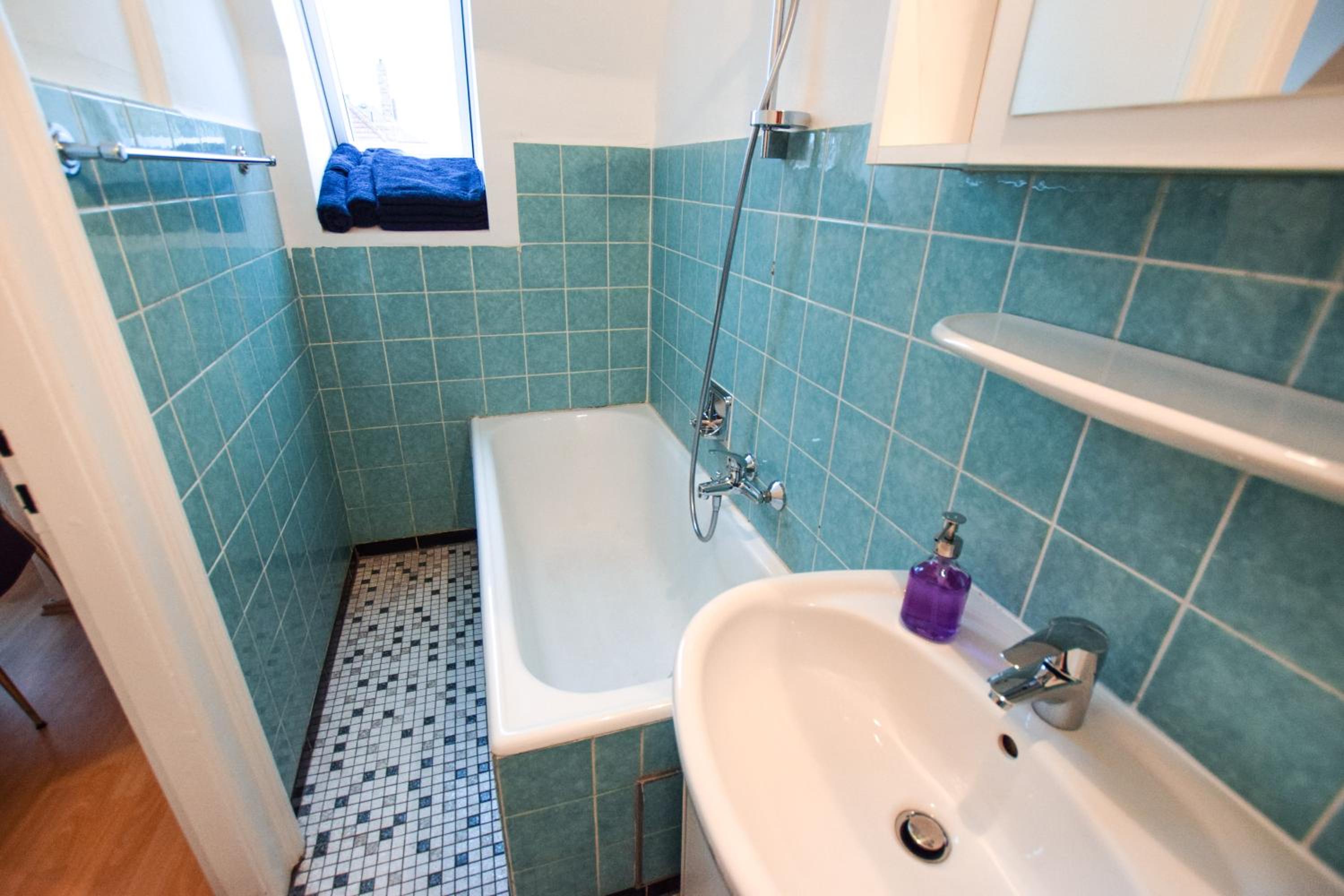Three-Bedroom Apartment - Photo 4