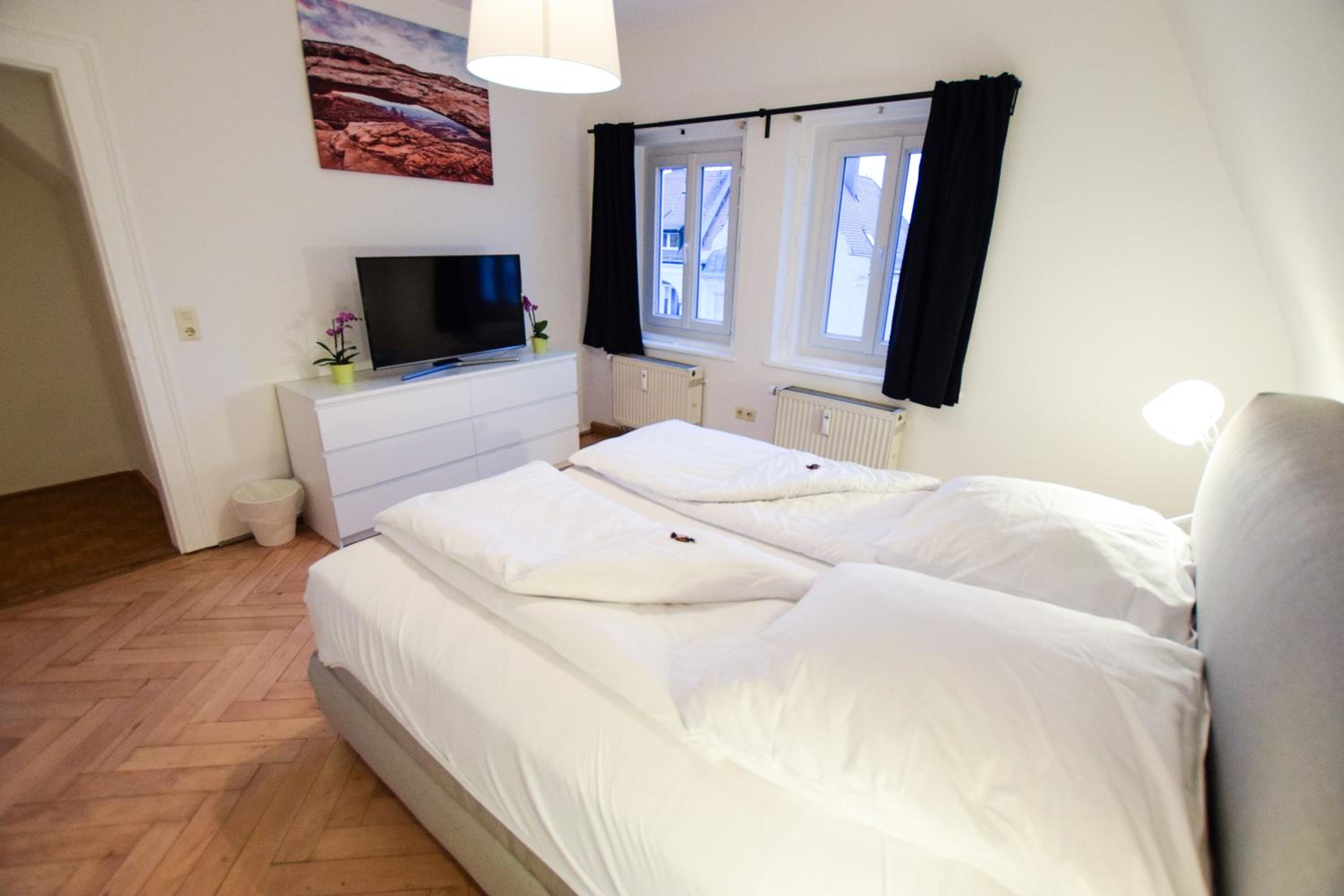 Three-Bedroom Apartment - Photo 8