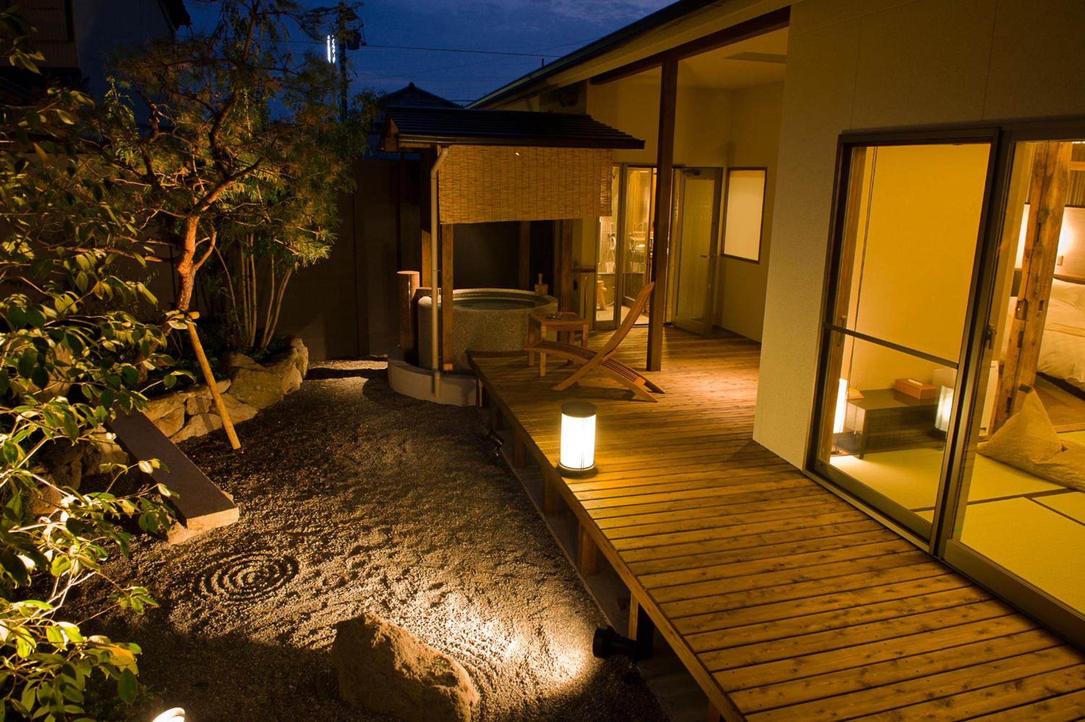 Superior Room with Tatami Area with Open-Air Bath and Garden View photo 3
