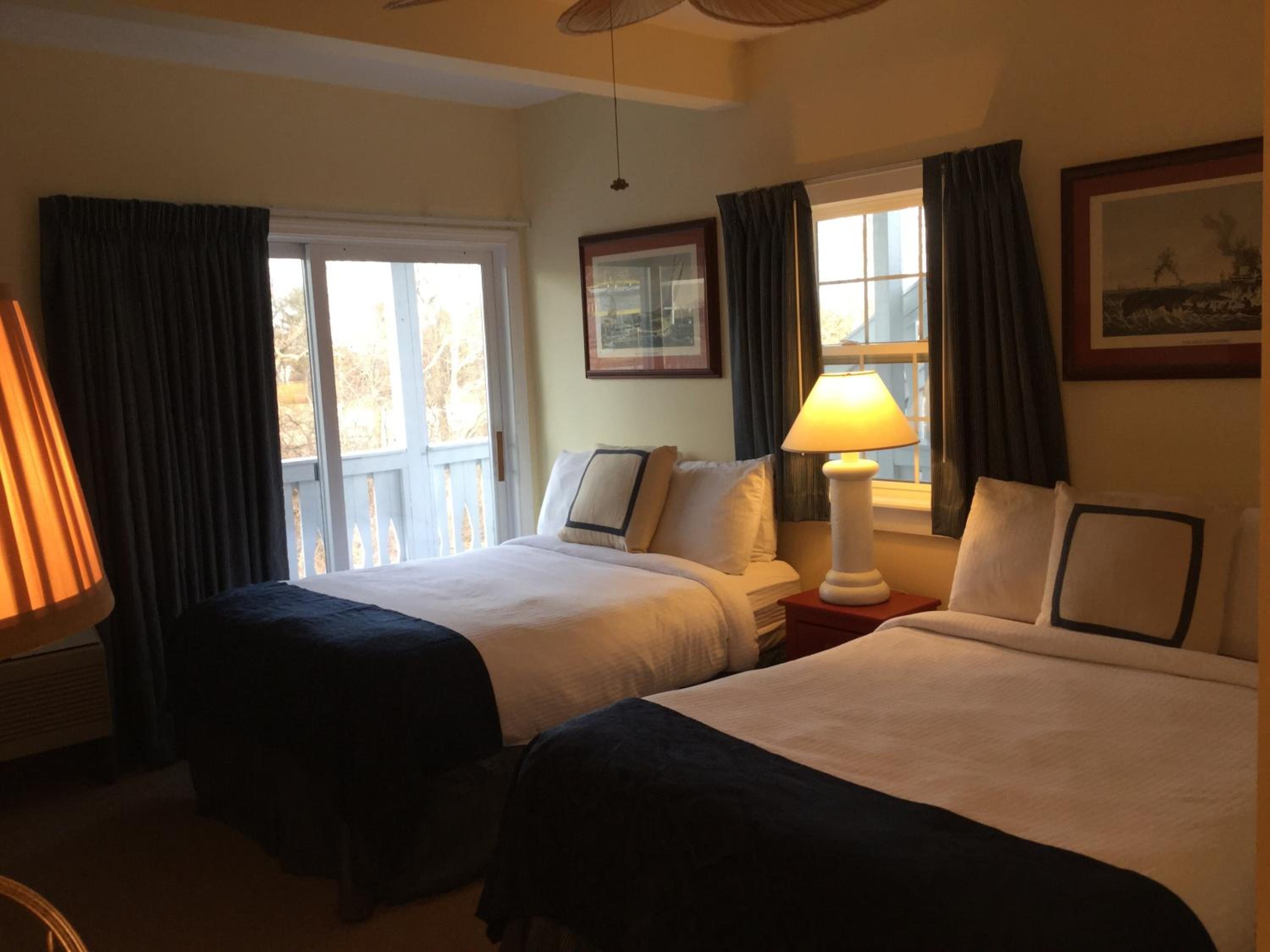 Double Room with Two Double Beds - Photo 3
