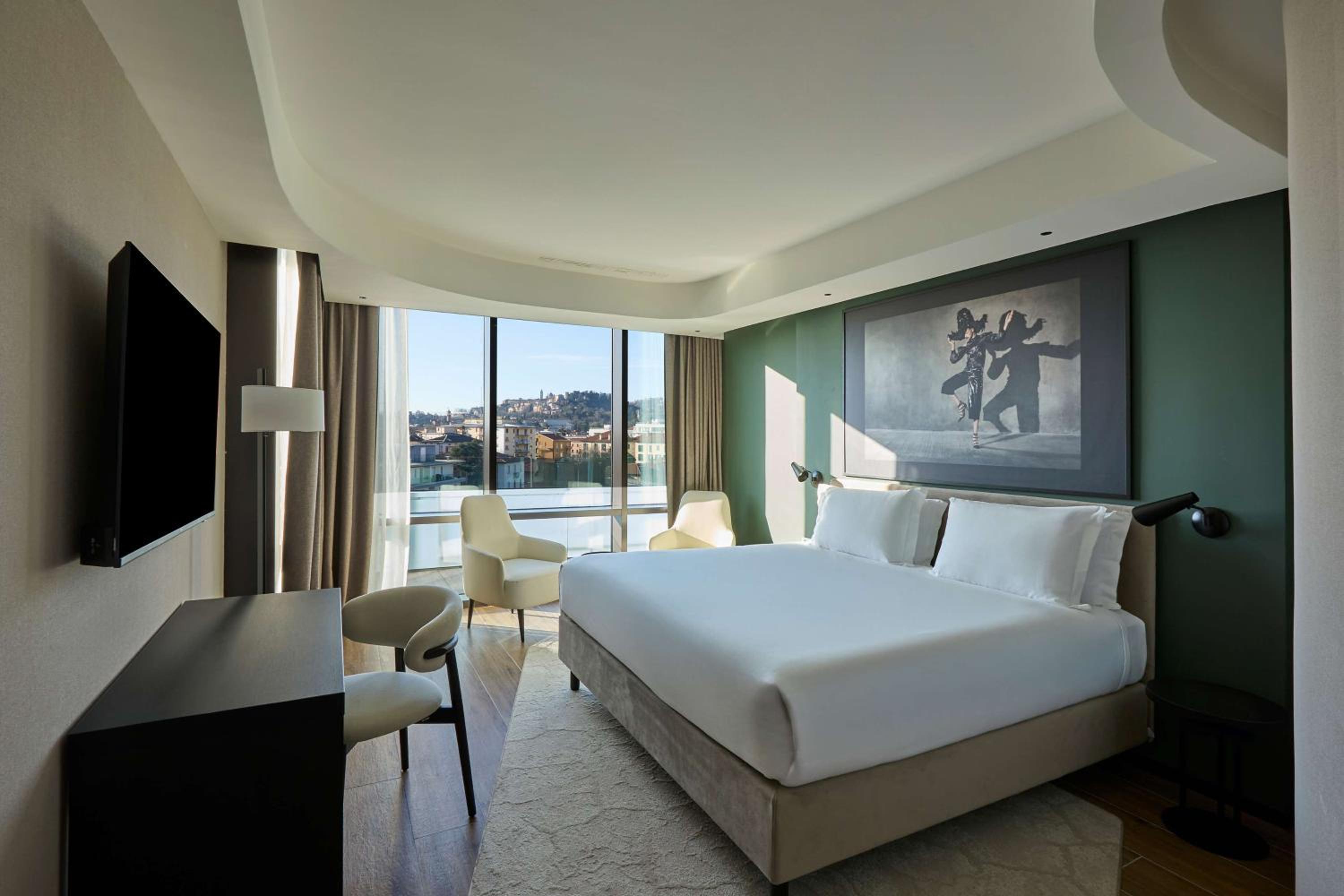 Suite - Photo 2