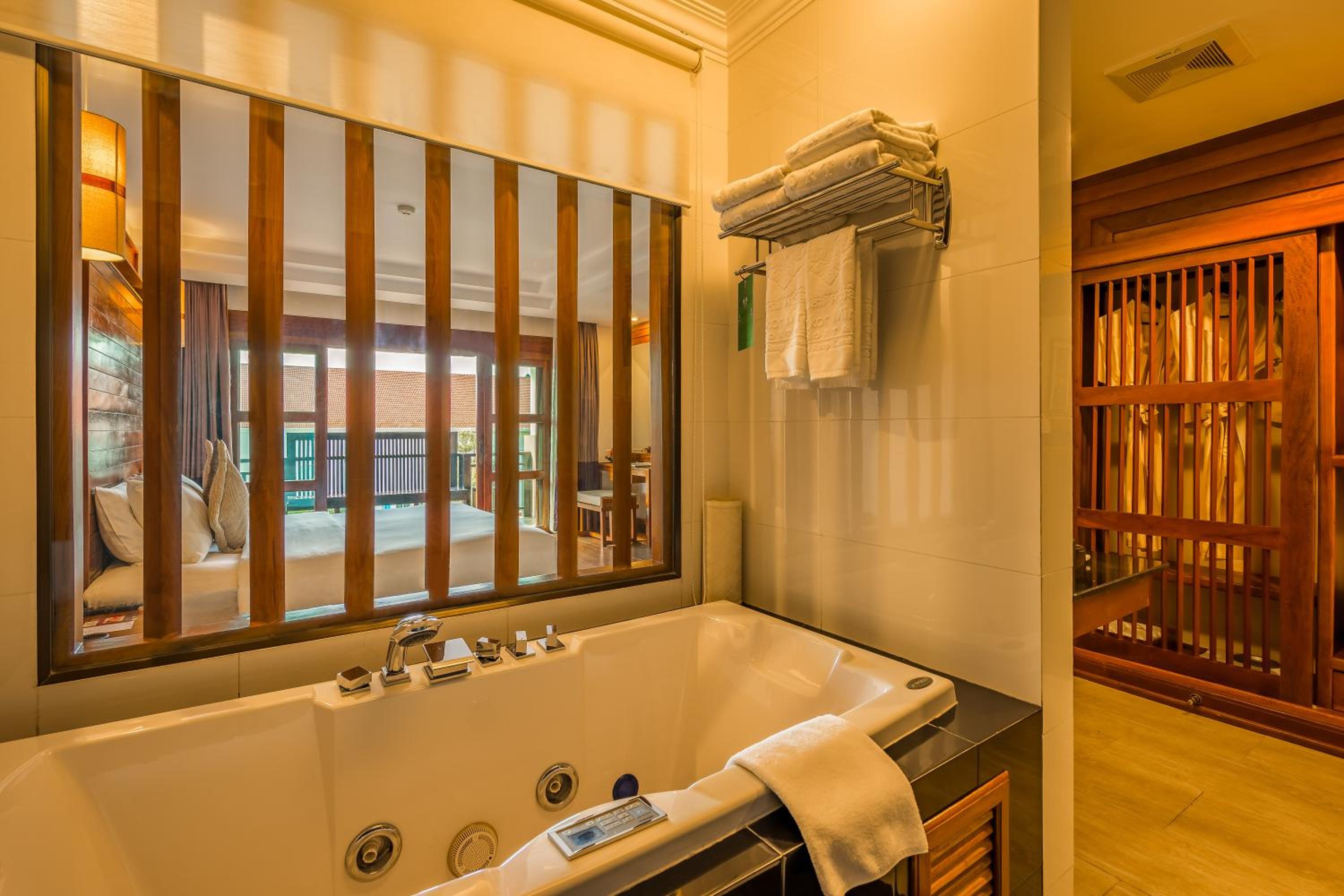 Penthouse Suite - Photo 8