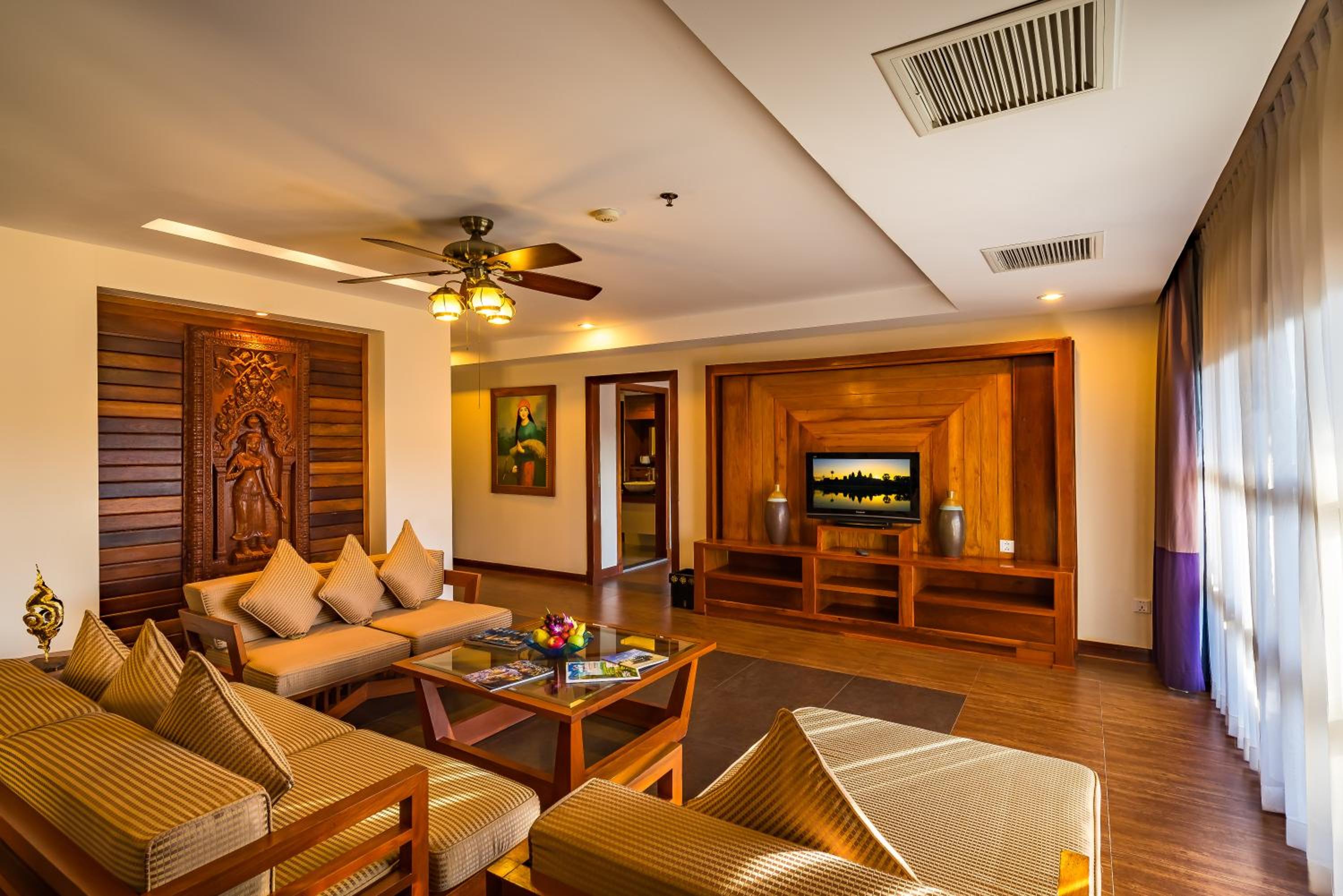Penthouse Suite - Photo 2
