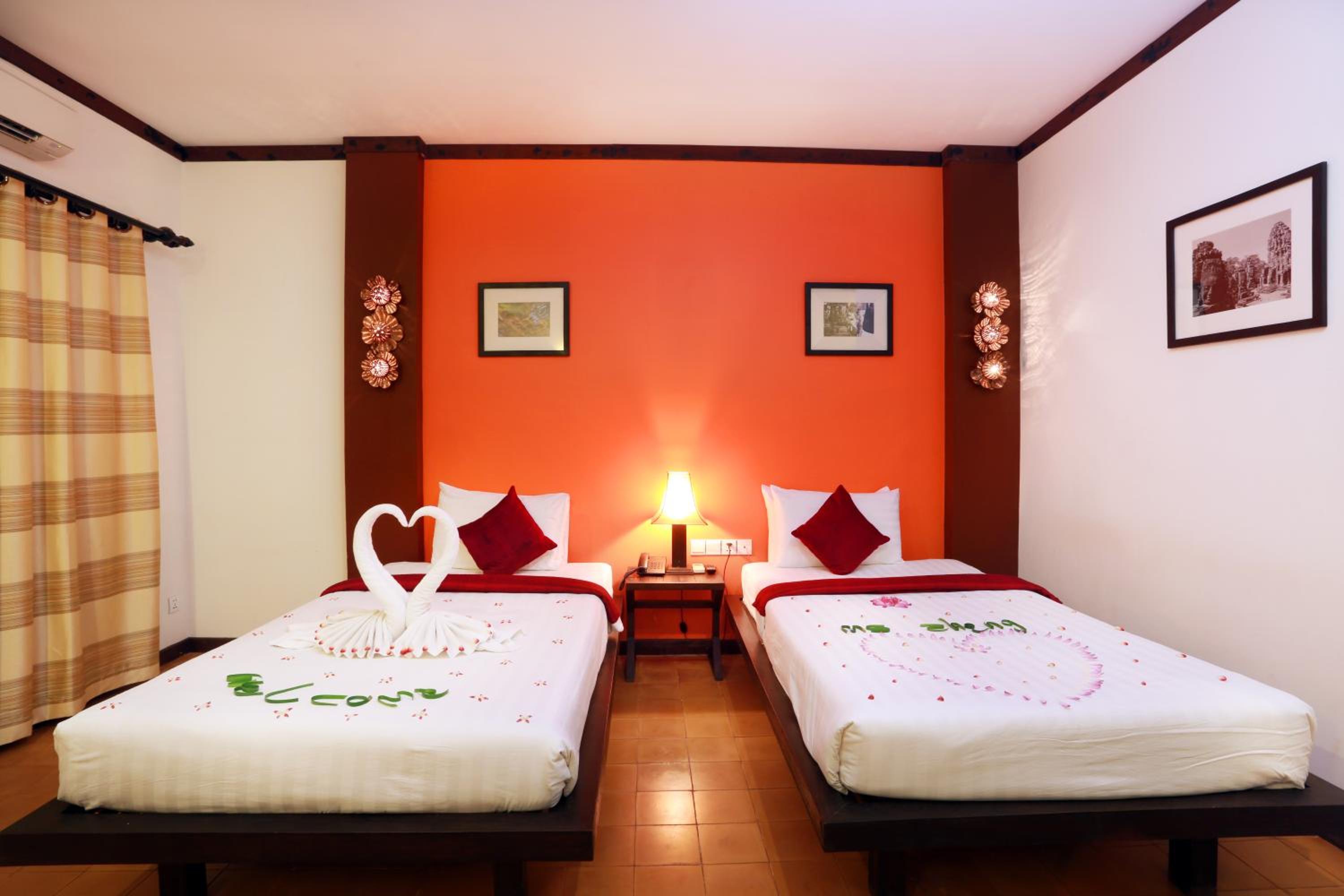 Twin Cabana Room with Balcony and Pool View - Free Pickup photo 3