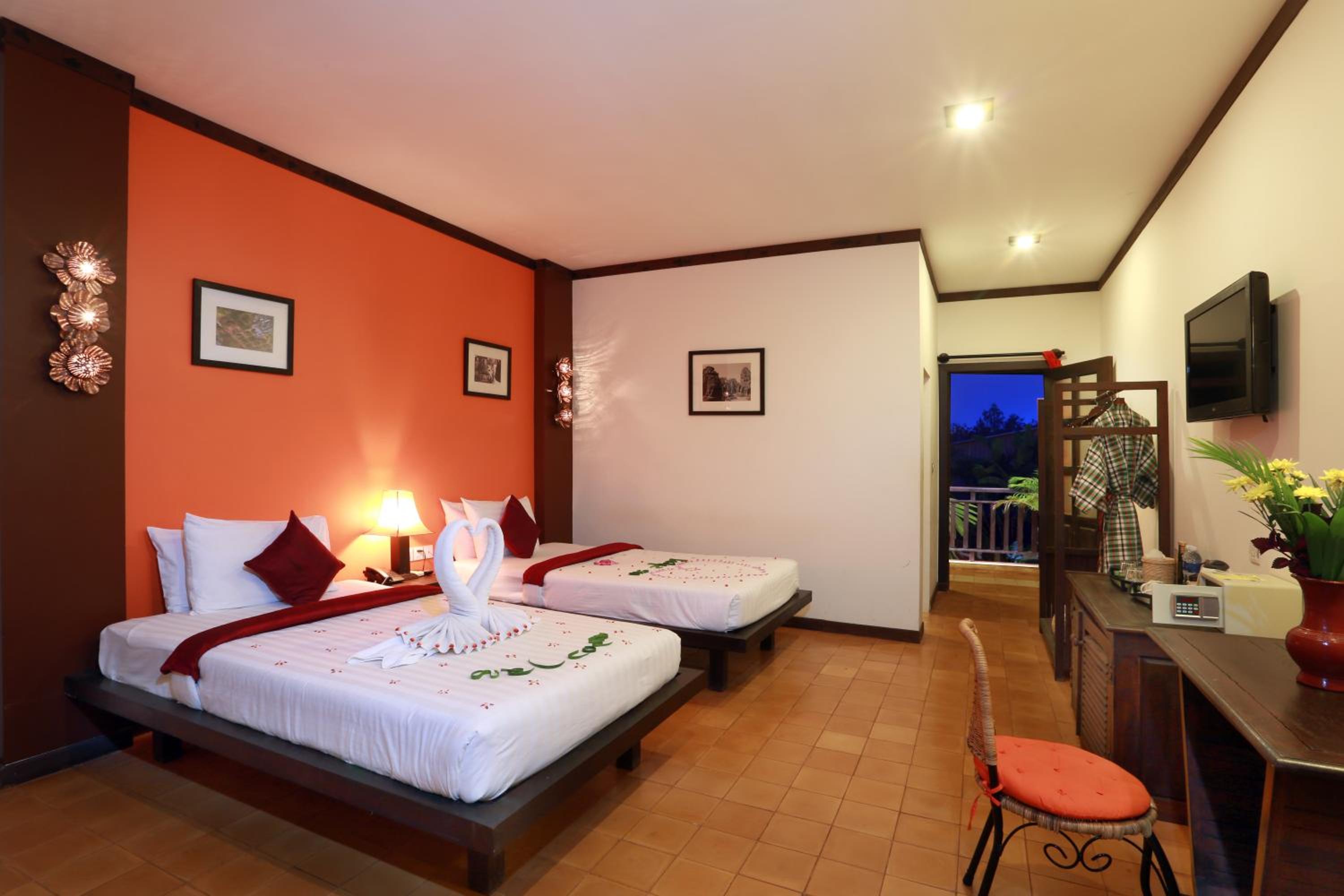 Twin Cabana Room with Balcony and Pool View - Free Pickup photo 1