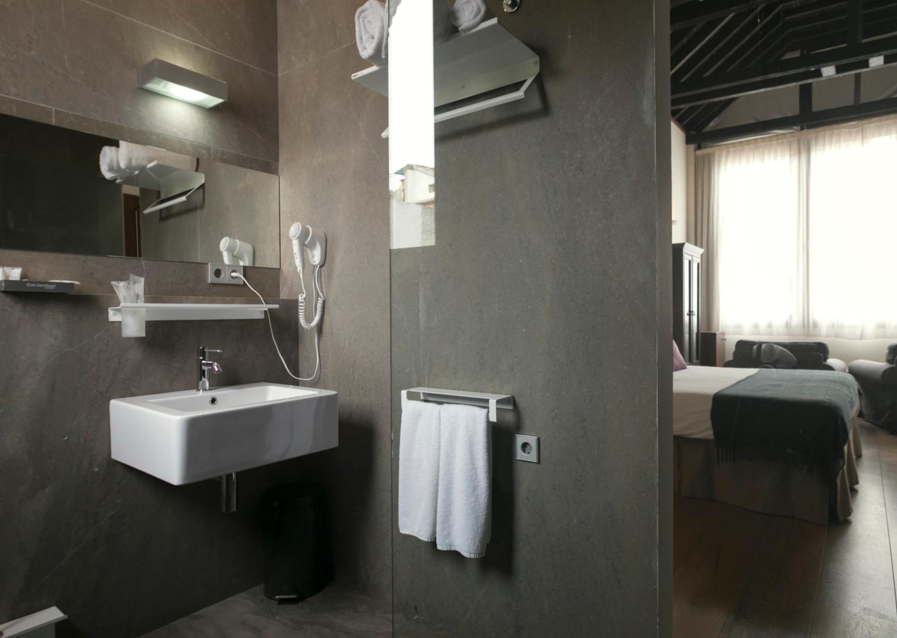 Suite with Alhambra View - Photo 8
