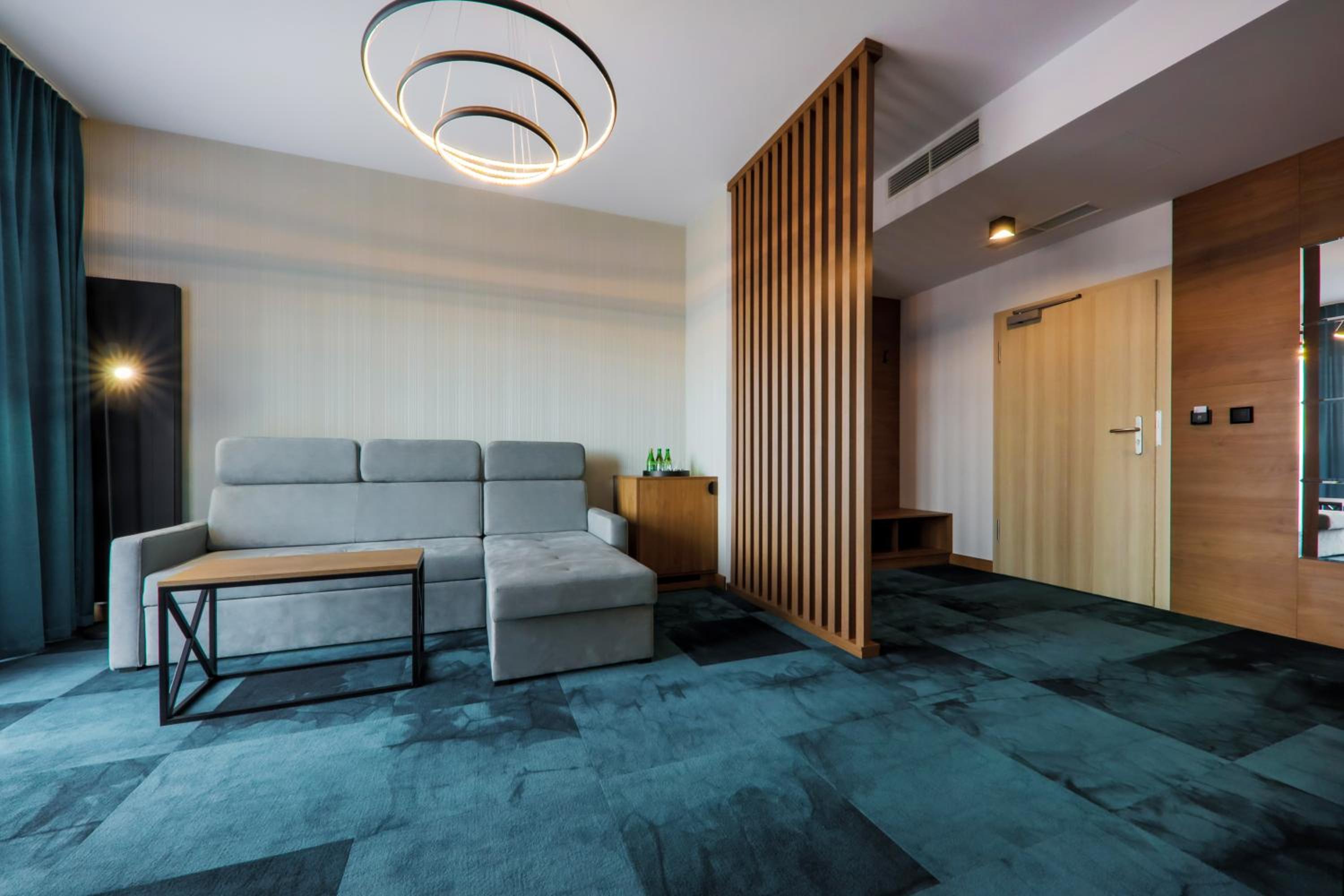 Suite Apartment - Photo 2