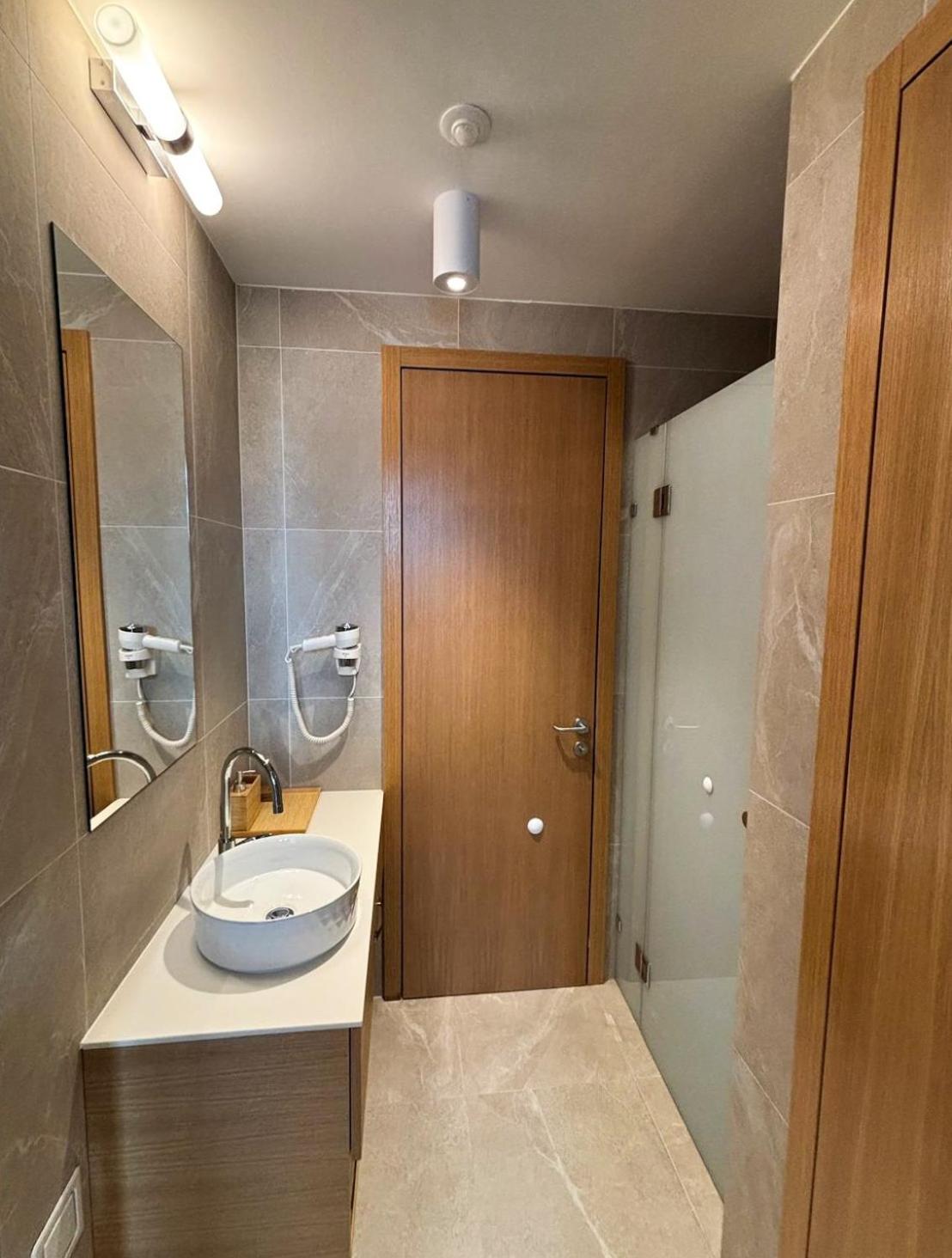 Suite Apartment - Photo 2