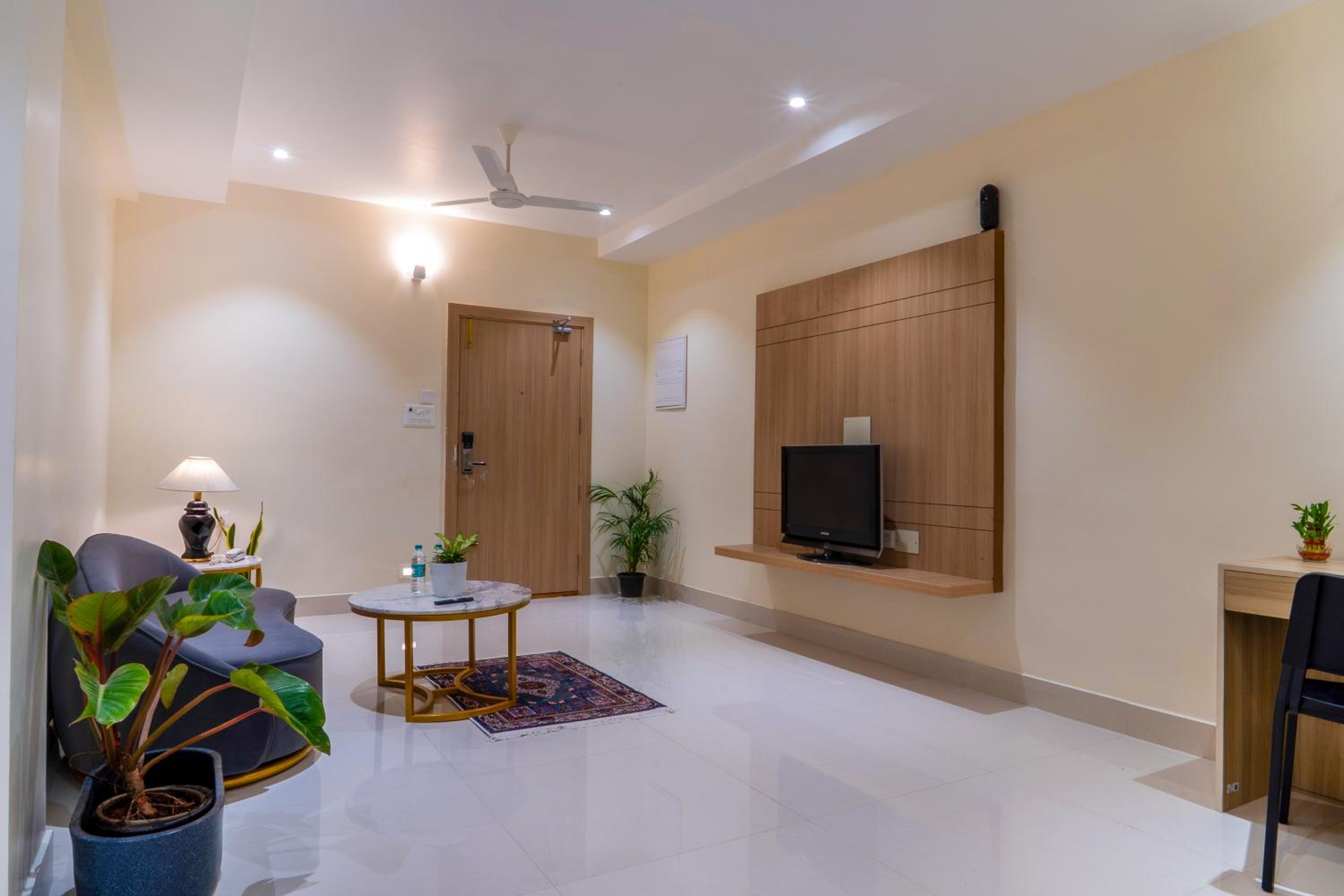 Two-Bedroom Apartment with Balcony photo 3