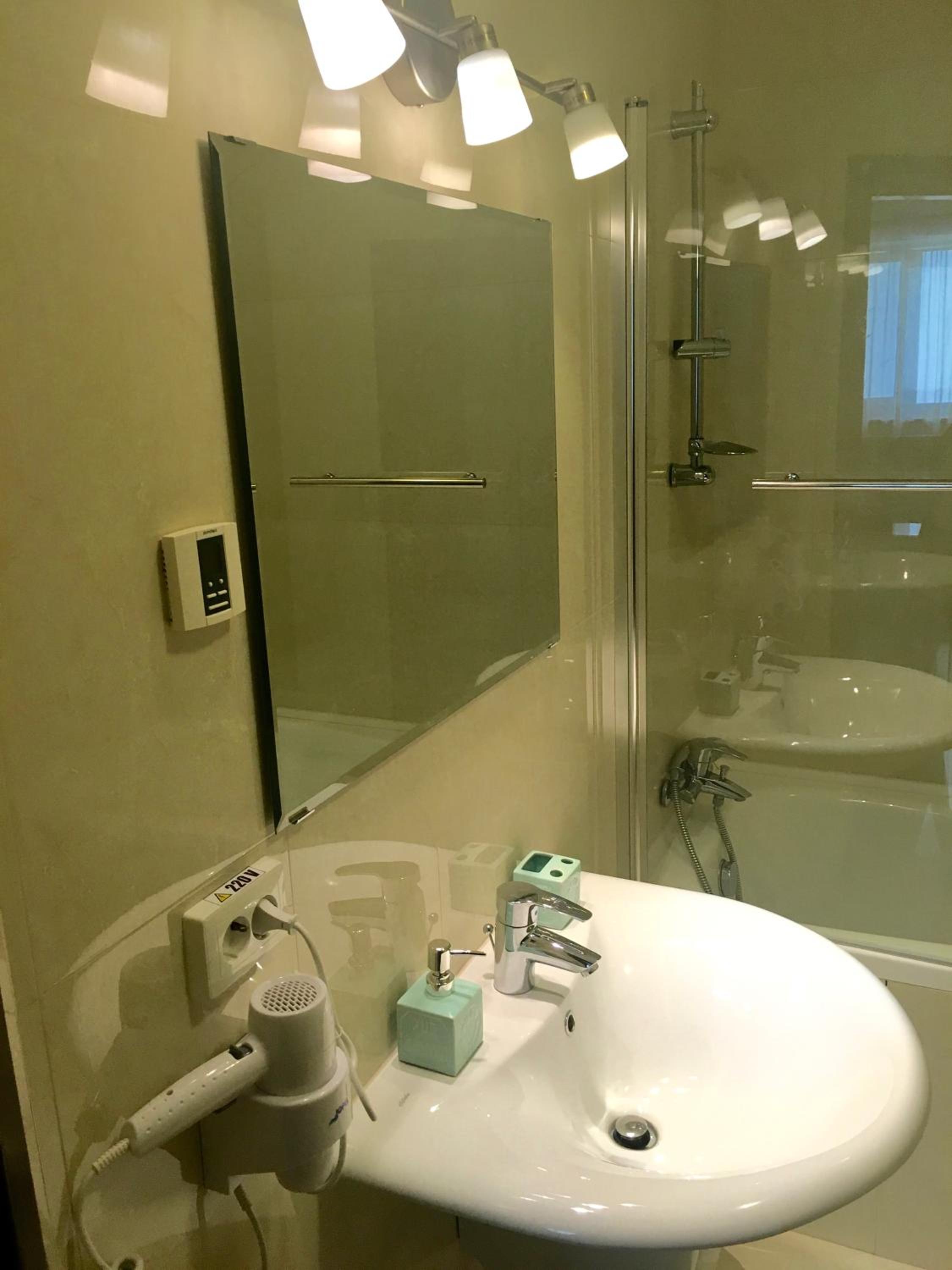 One-Bedroom Apartment - Photo 19