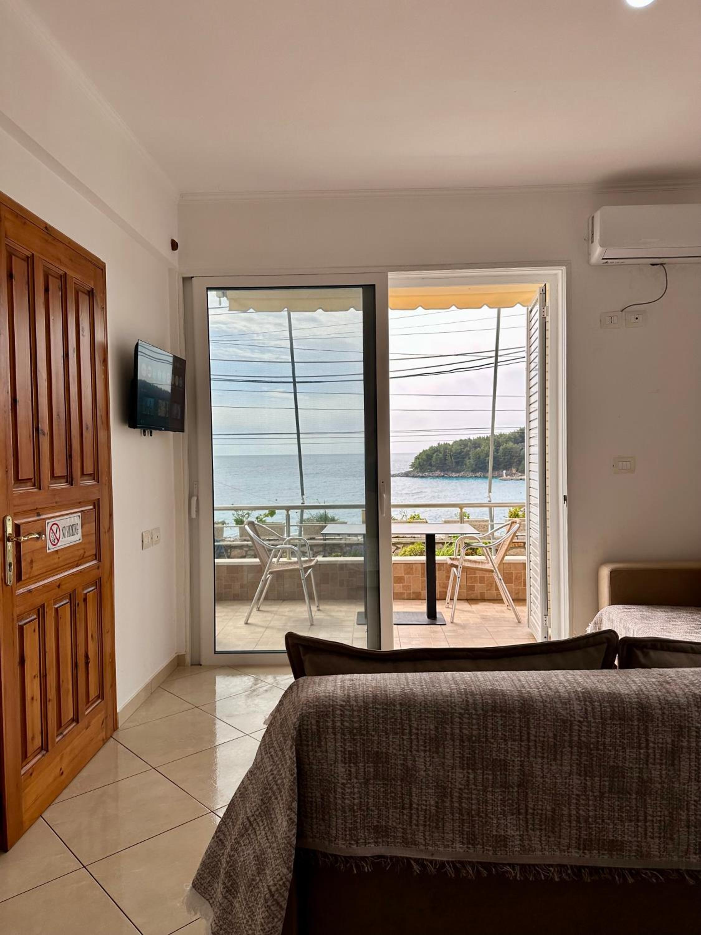 One-Bedroom Apartment with Sea View photo 3