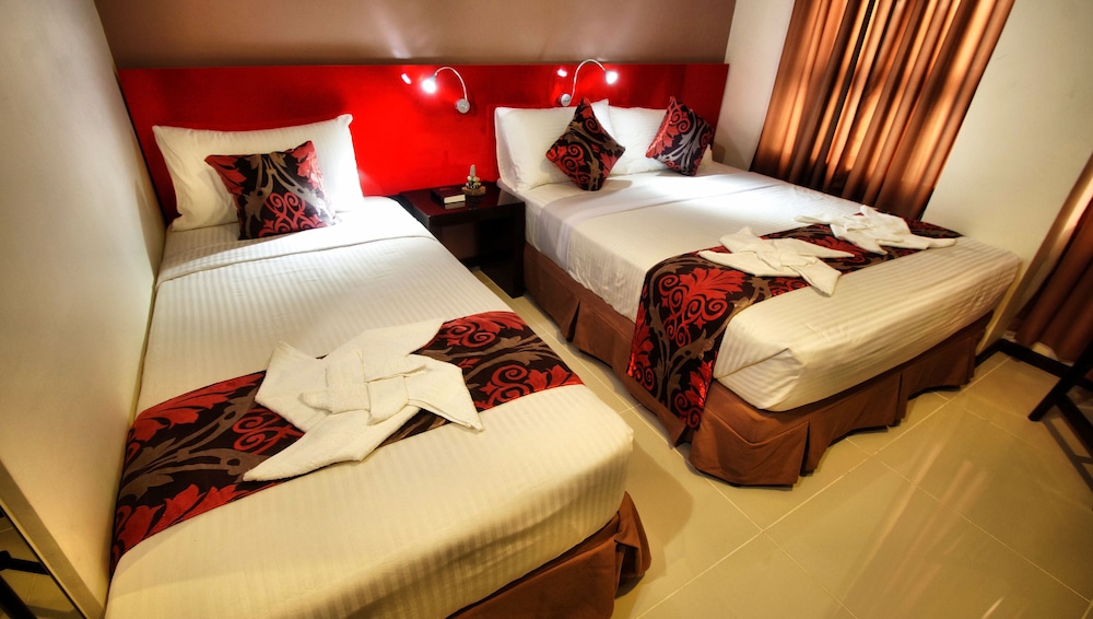 Family Room, 2 Bedrooms