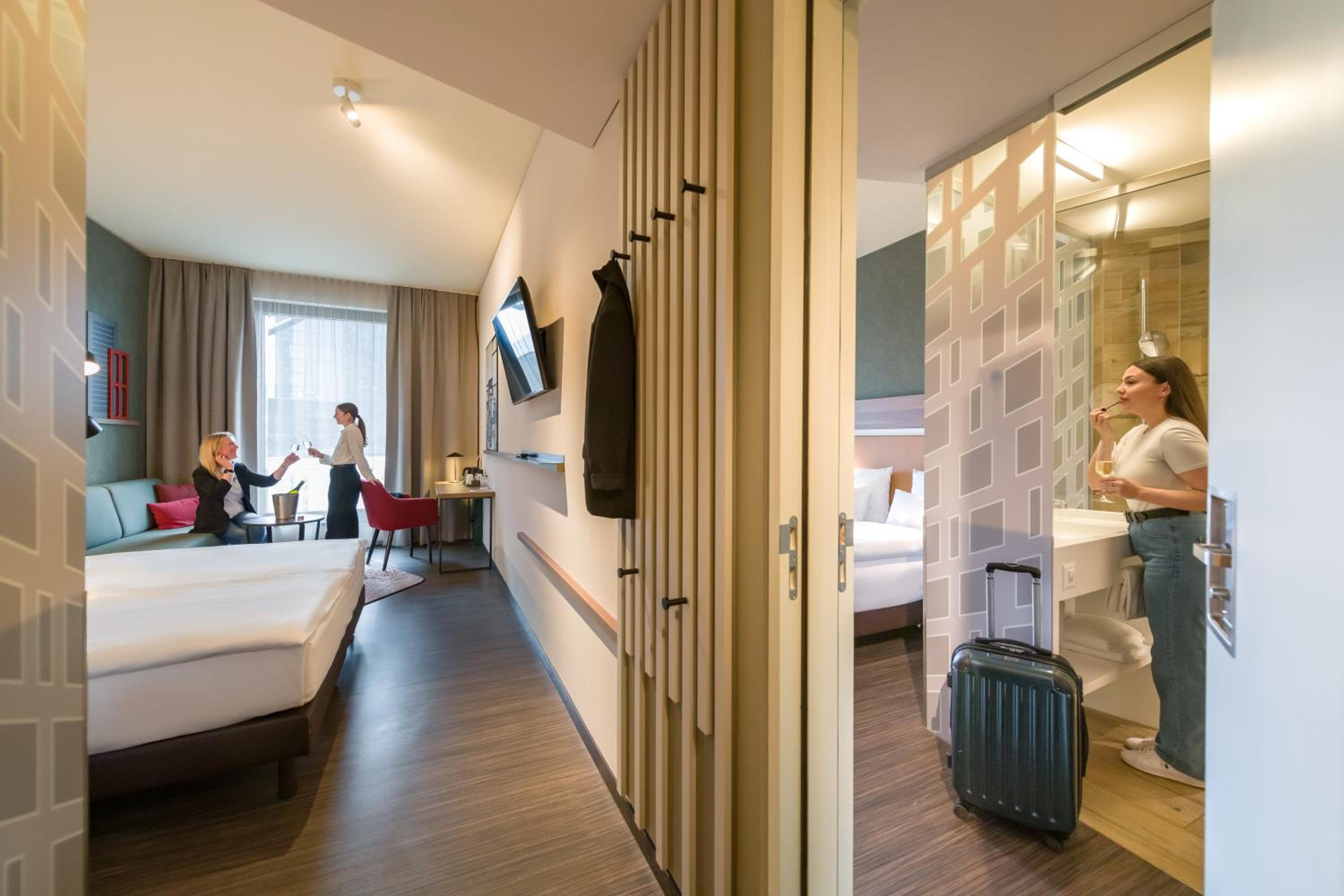 Superior Room with Two Twin Beds - Photo 1