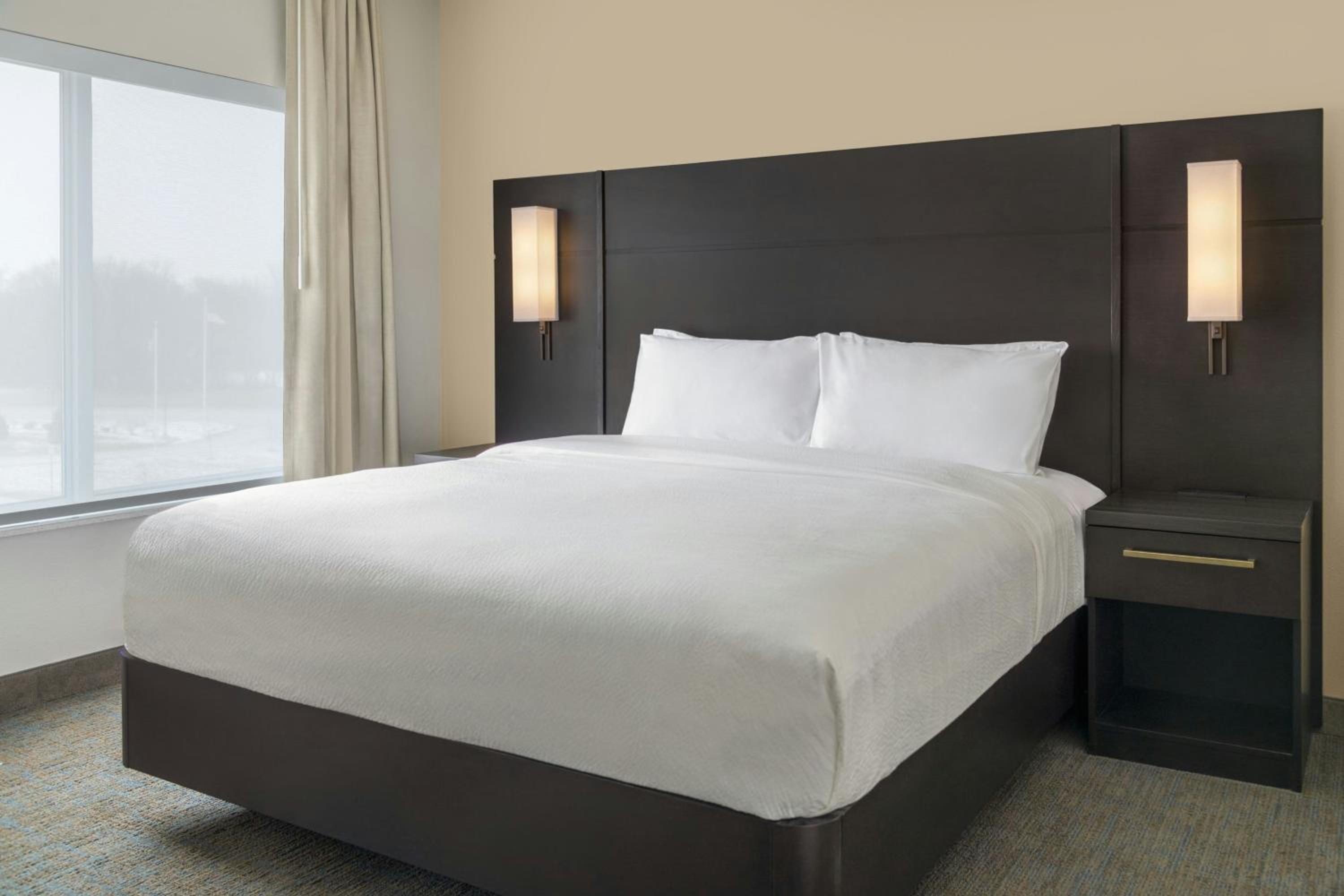 One-Bedroom King Suite with Sofa Bed photo 1