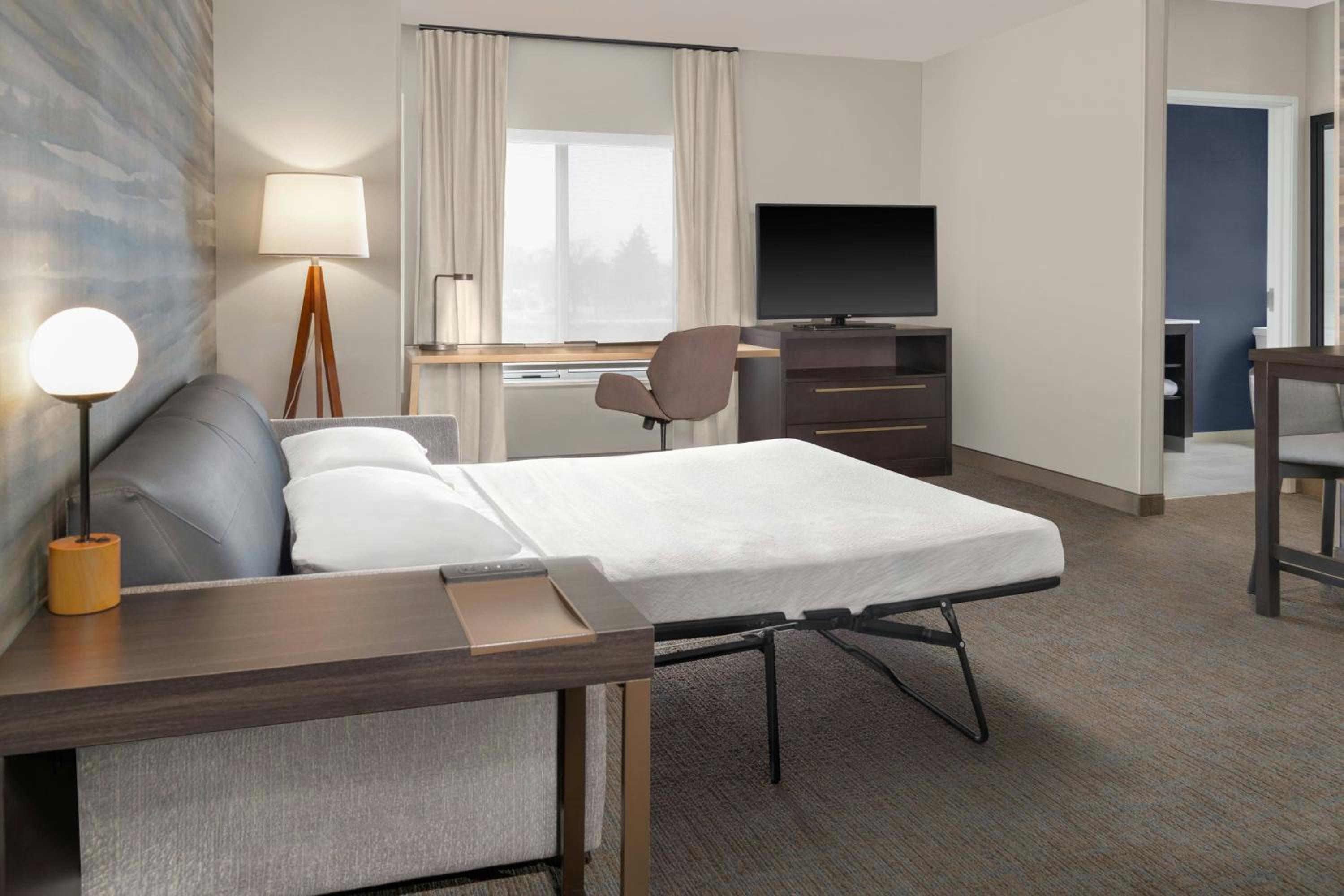 One-Bedroom King Suite with Sofa Bed photo 3