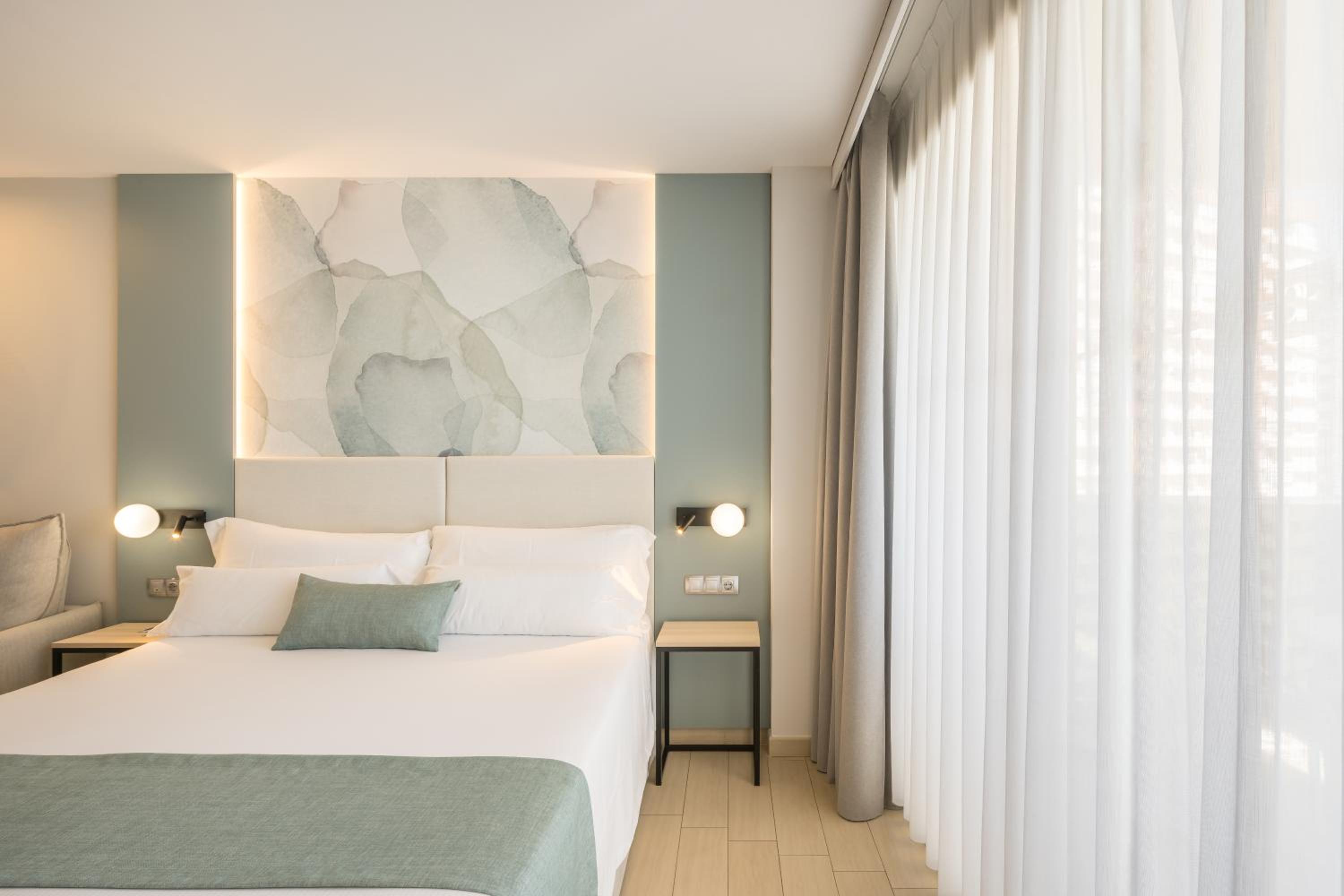 Superior Triple Room with Sea View - Photo 7