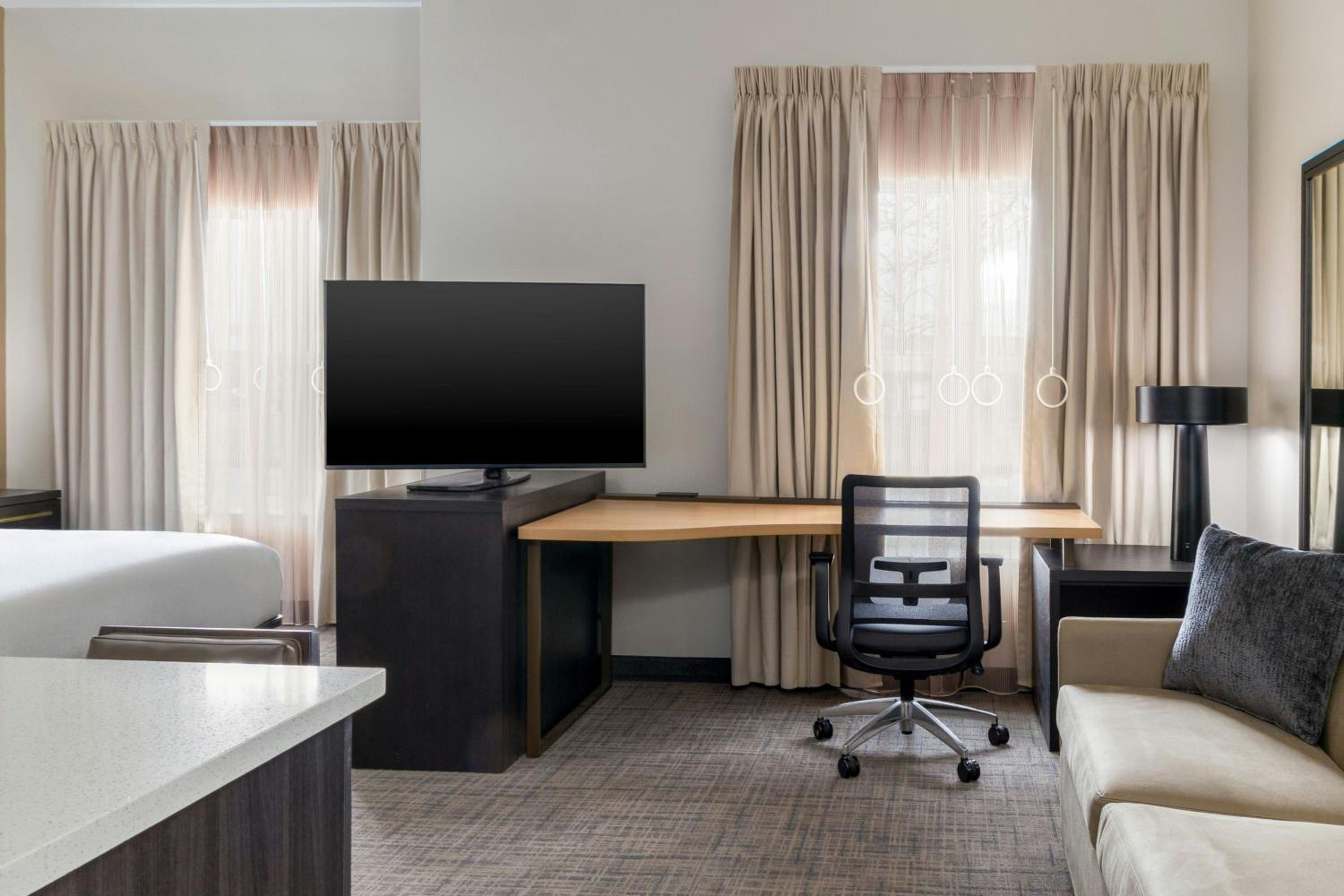 King Studio Suite with Sofa Bed and Adapted Tub - Mobility and Hearing Accessible photo 2