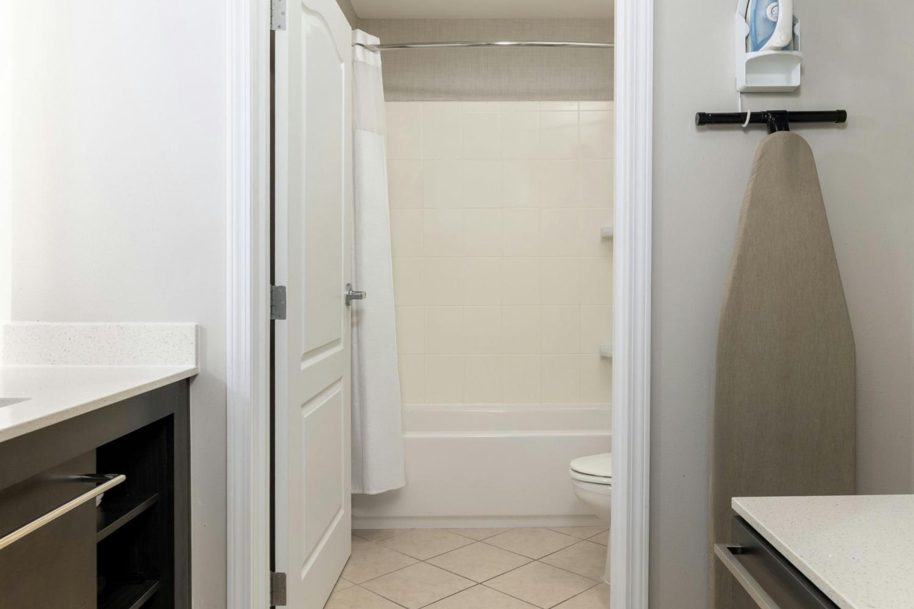 One-Bedroom King Suite with Sofa Bed - Mobility/Hearing Accessible with Roll-In Shower