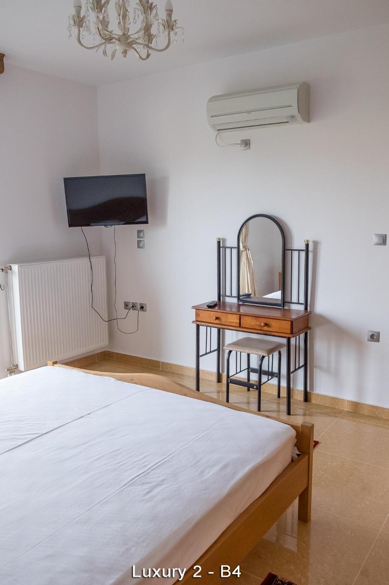 Luxury Suite Two-Bedroom Apartment with Pool View (4 Adults + 2 Children) photo 3