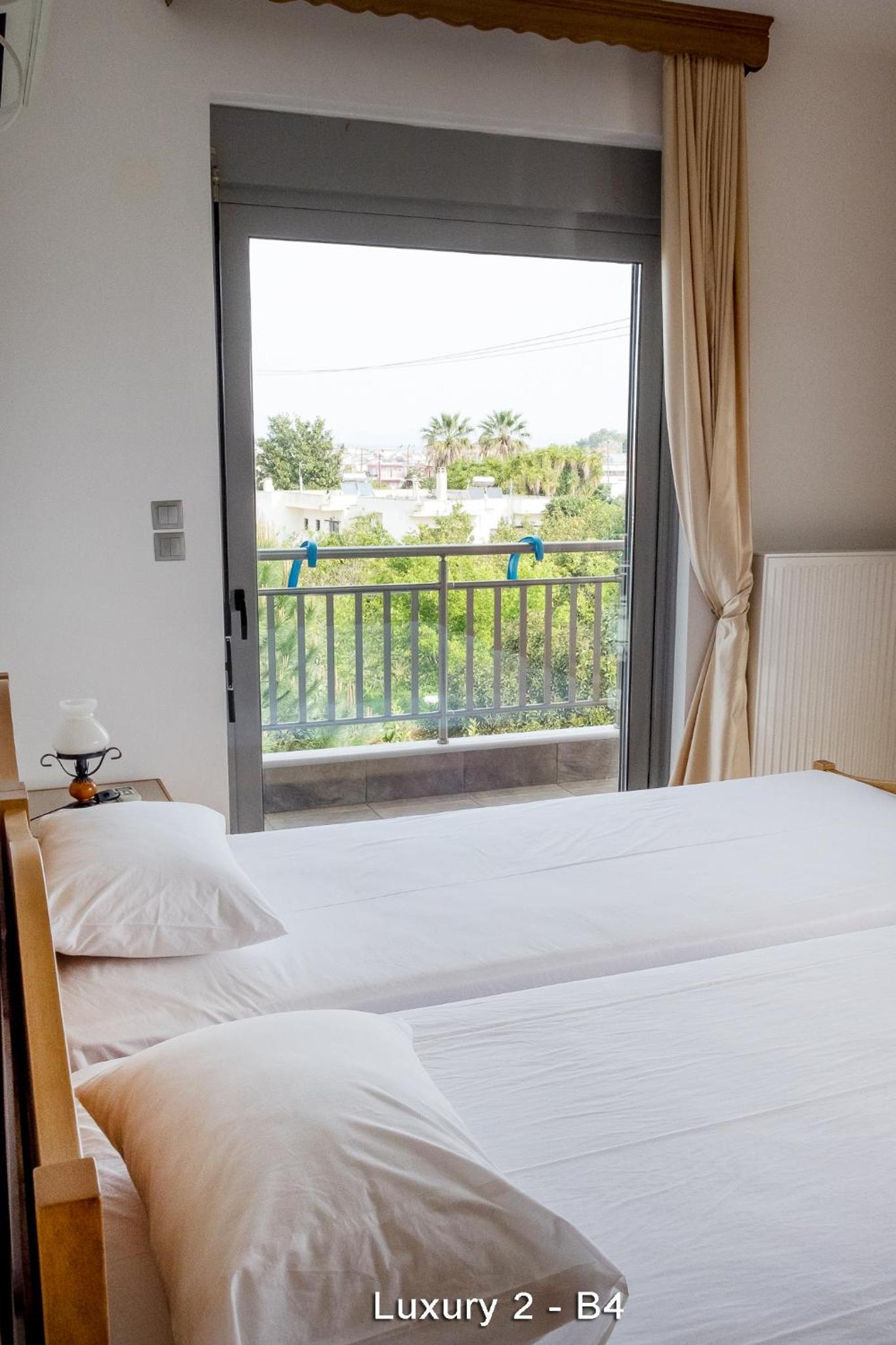 Luxury Two-Bedroom Apartment with Terrace (4 Adults) photo 3