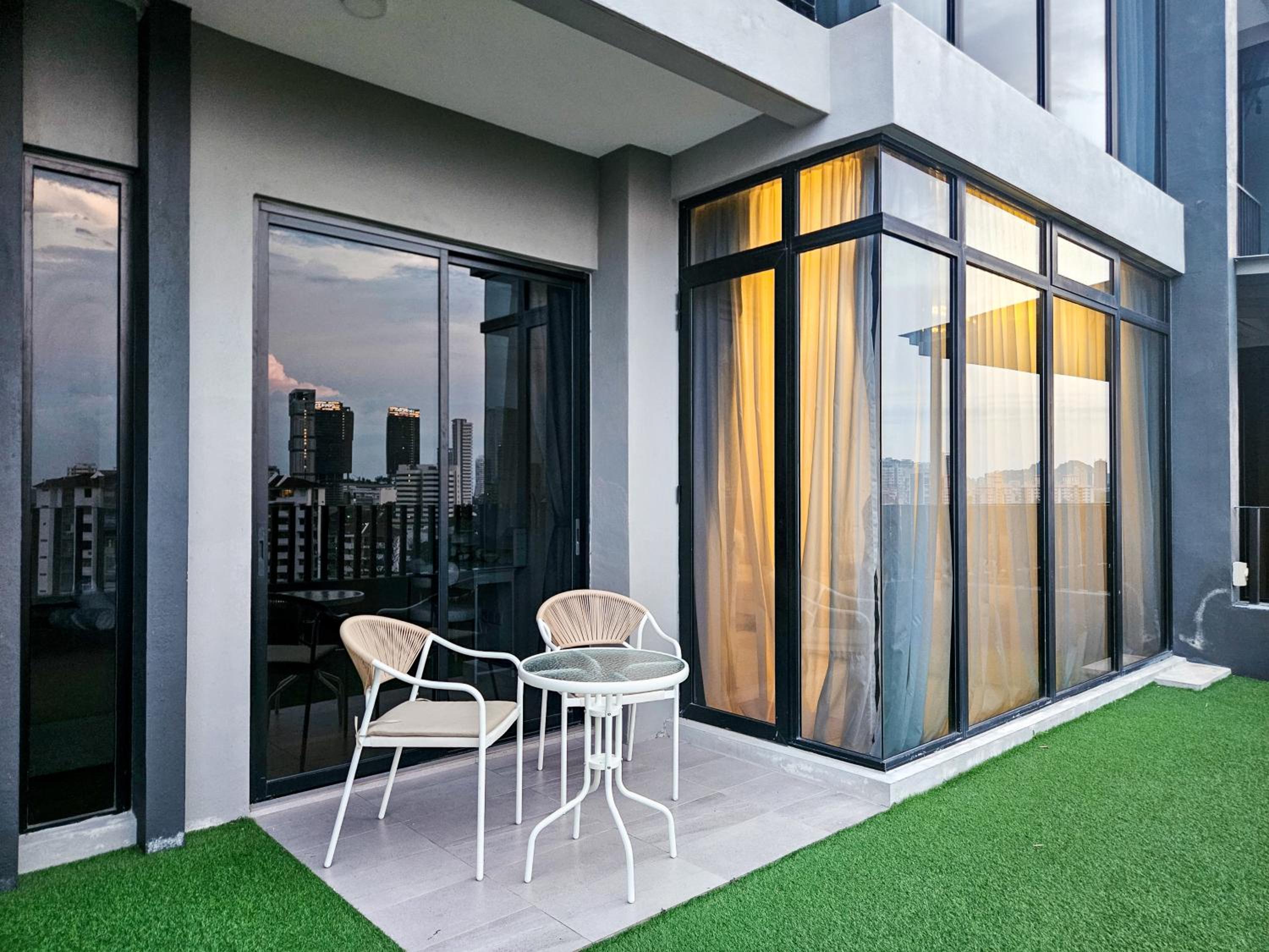 Apartment with City View