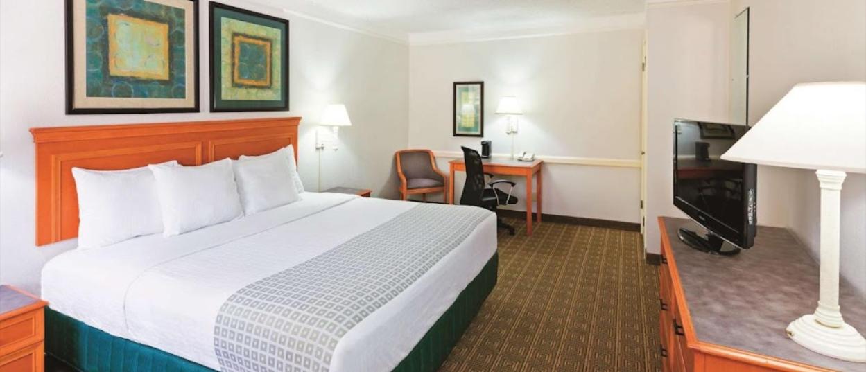 King Room - Non Smoking - Photo 1