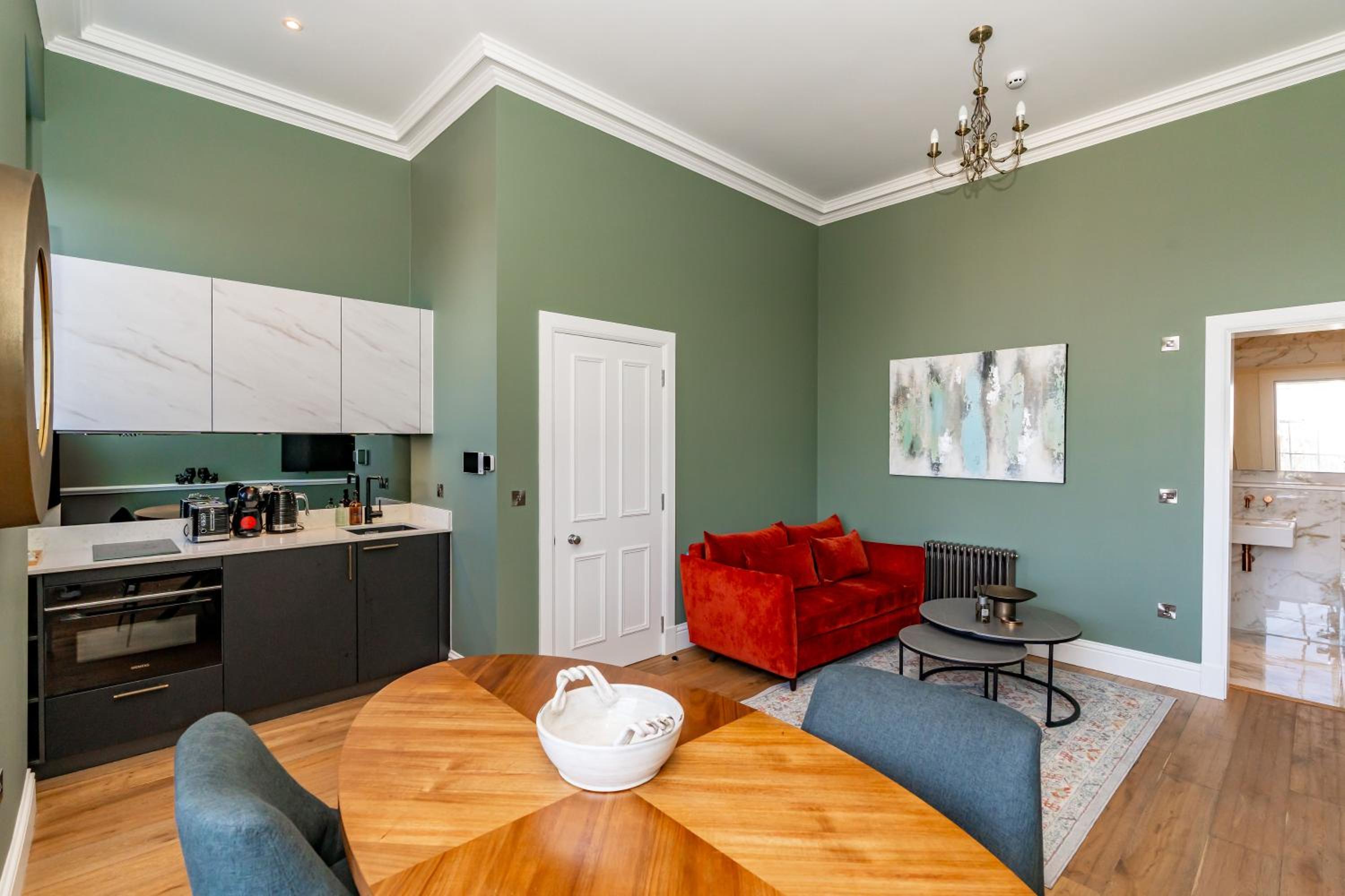 One-Bedroom Deluxe Apartment