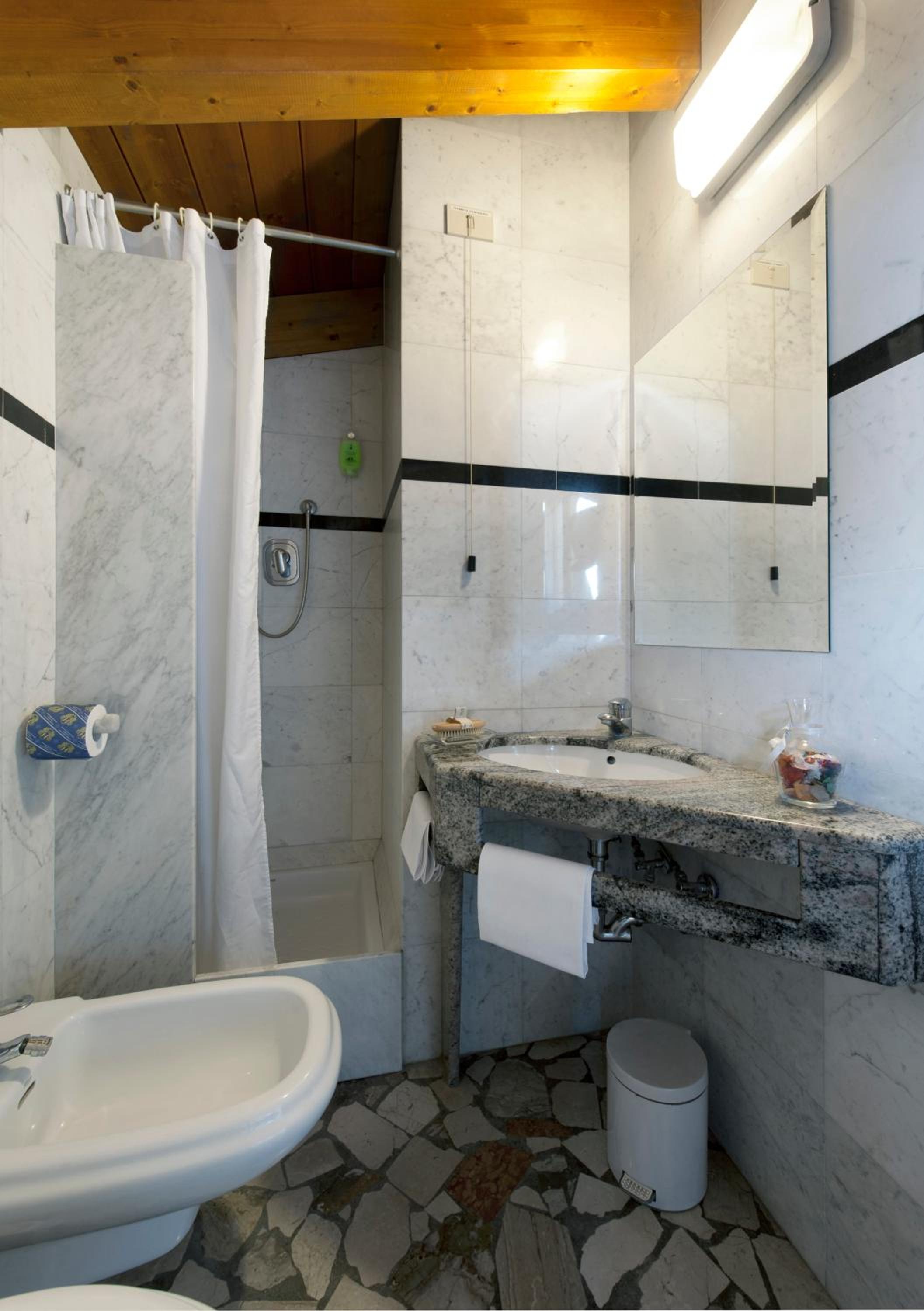 Triple Room - Photo 2