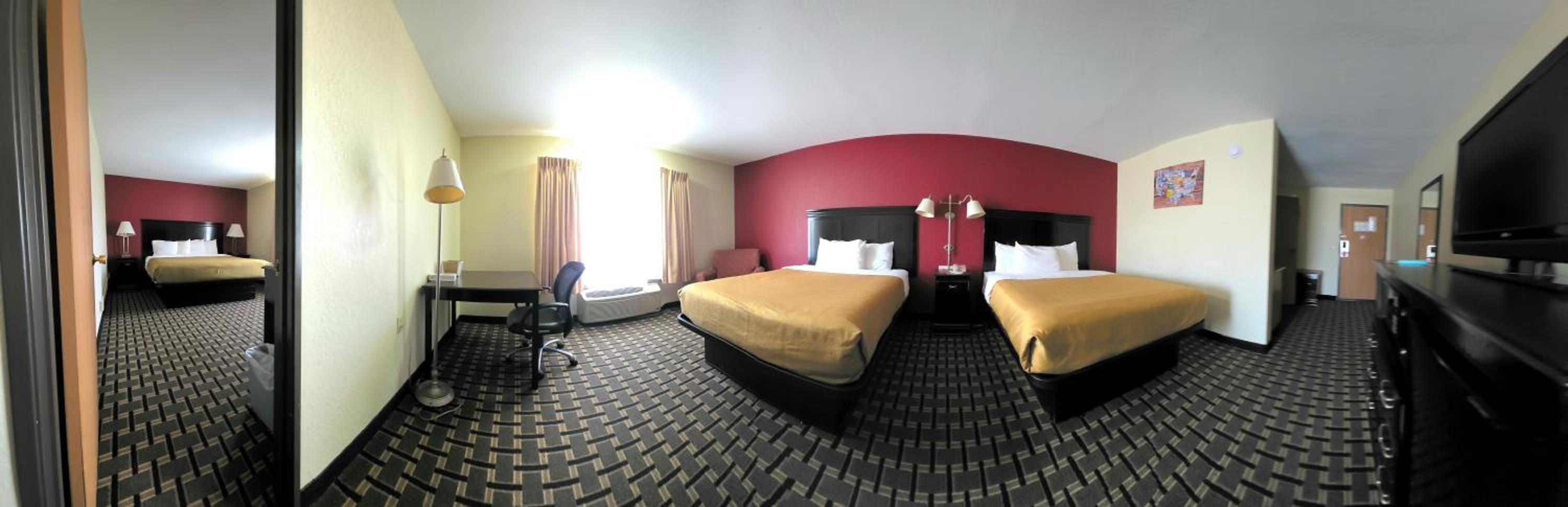 Suite with One King and Two Queen Beds - Non-Smoking photo 3