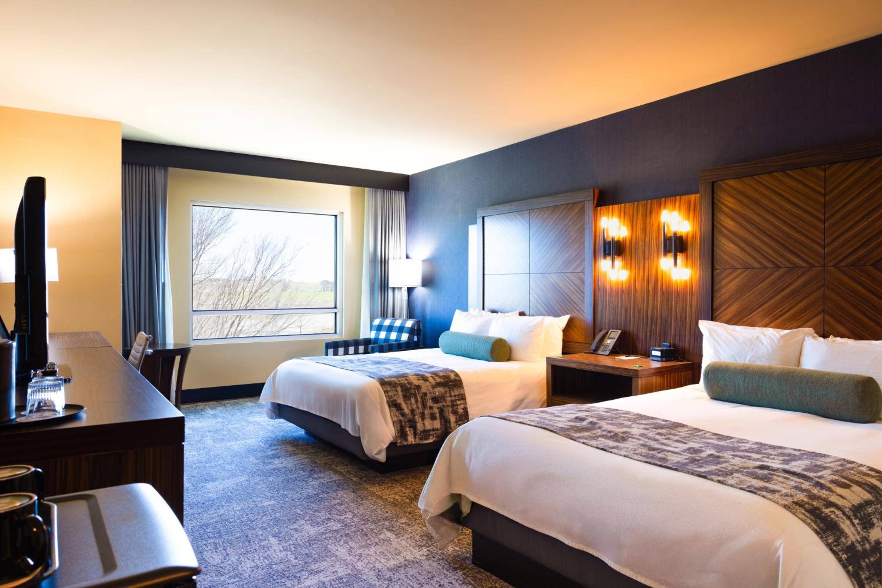 Standard Queen Room with Two Queen Beds photo 1