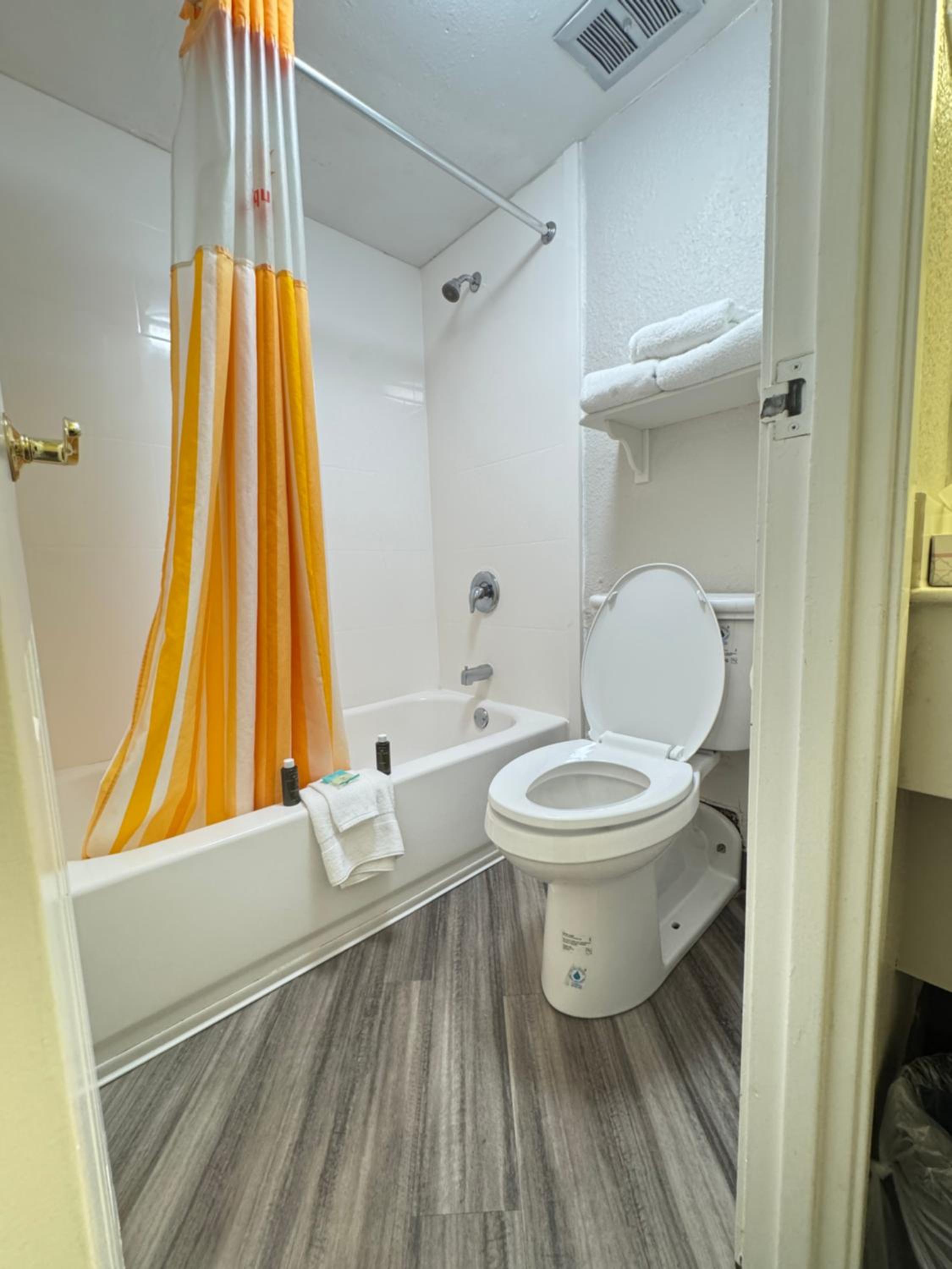Quadruple Room - Non Smoking - Photo 5