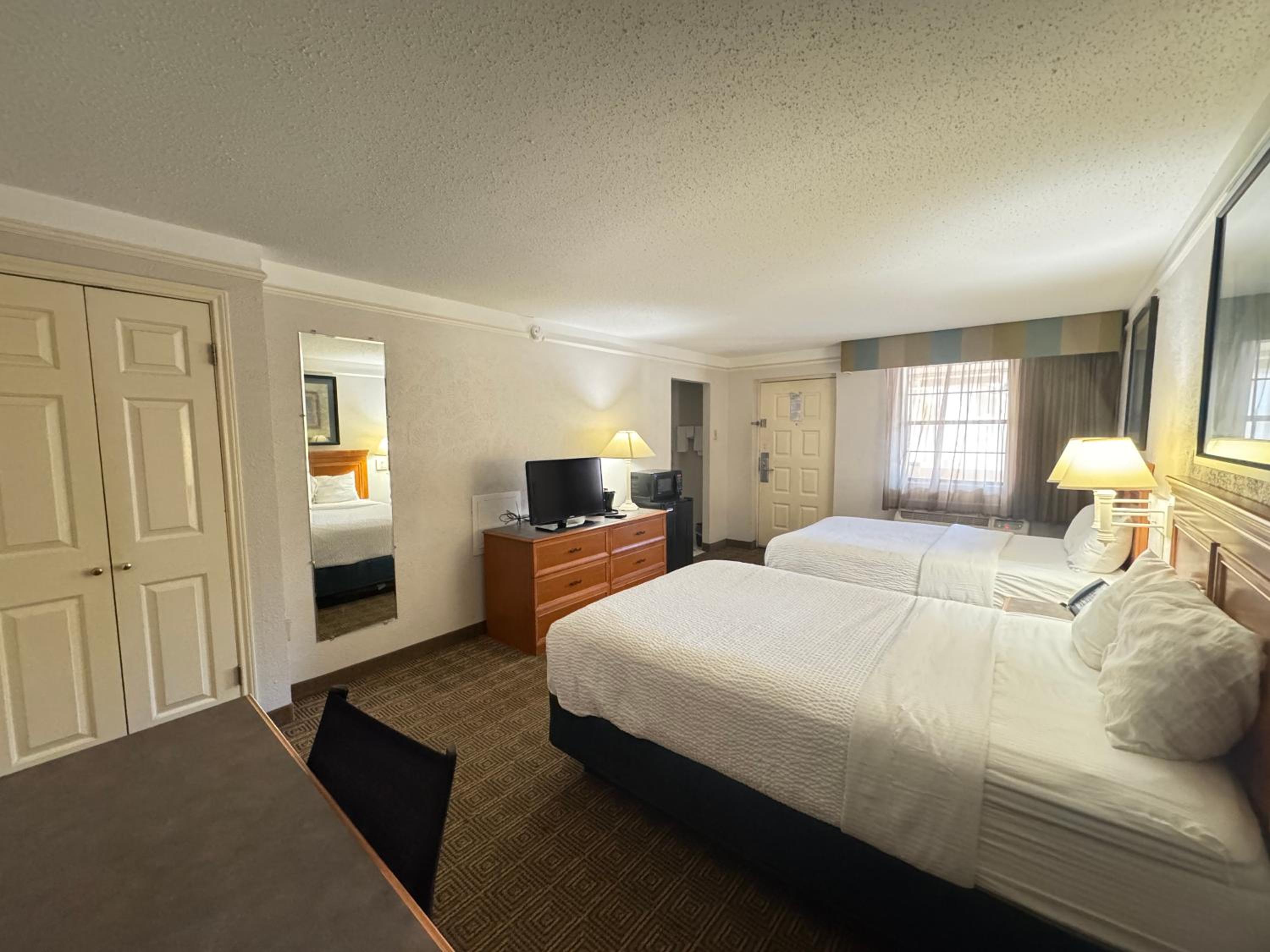 Quadruple Room - Non Smoking - Photo 4