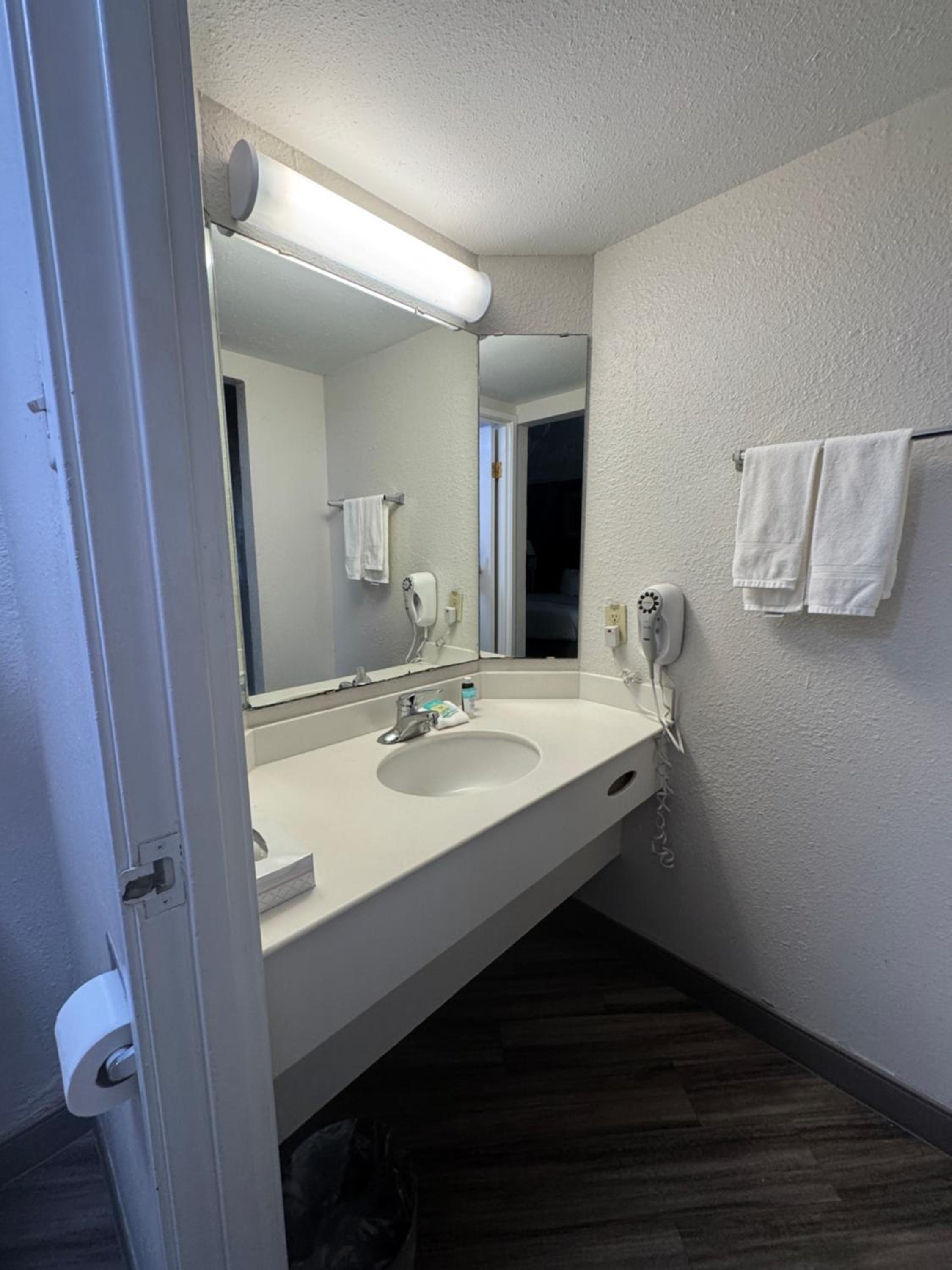 Quadruple Room - Non Smoking - Photo 2