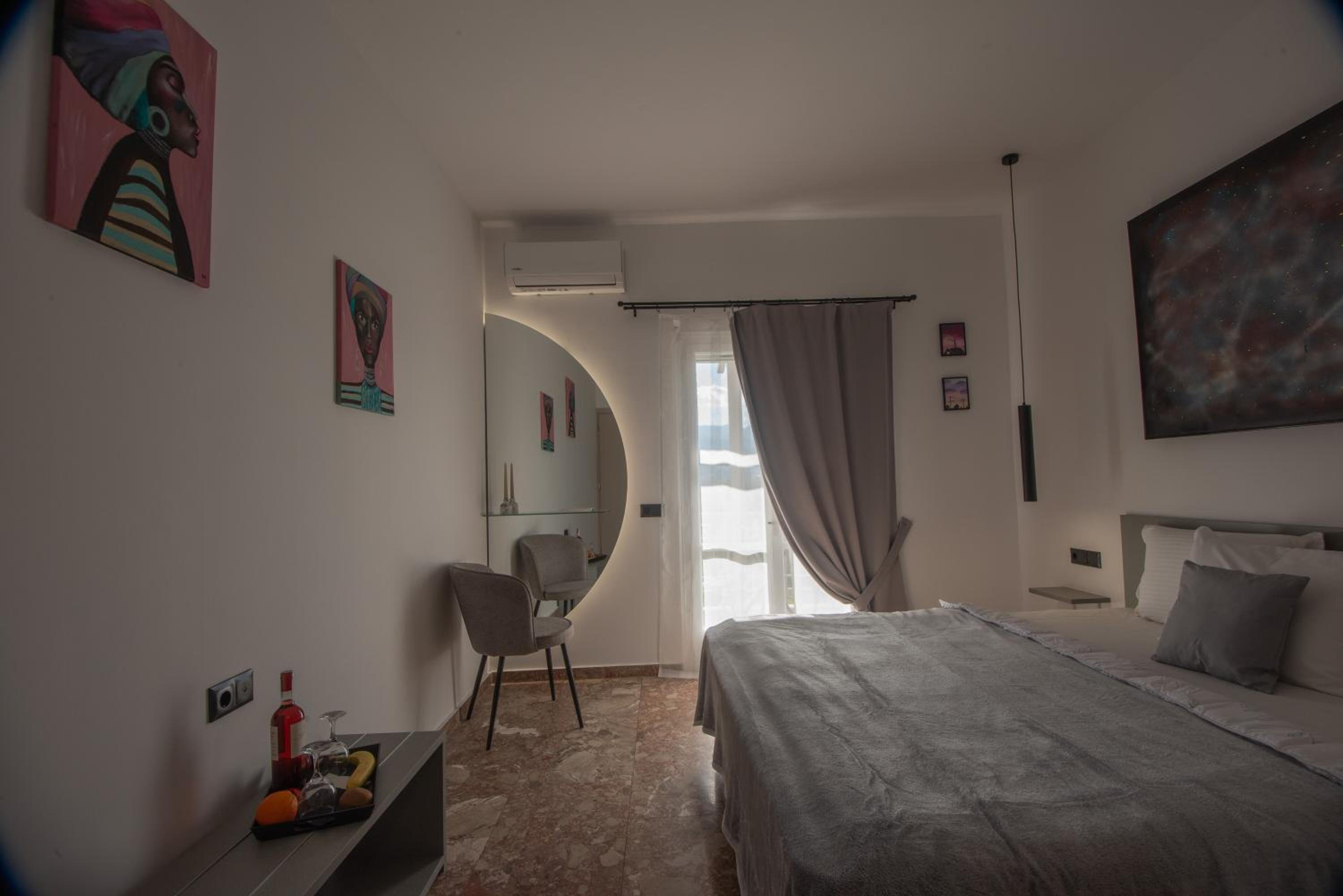 One-Bedroom Deluxe Apartment
