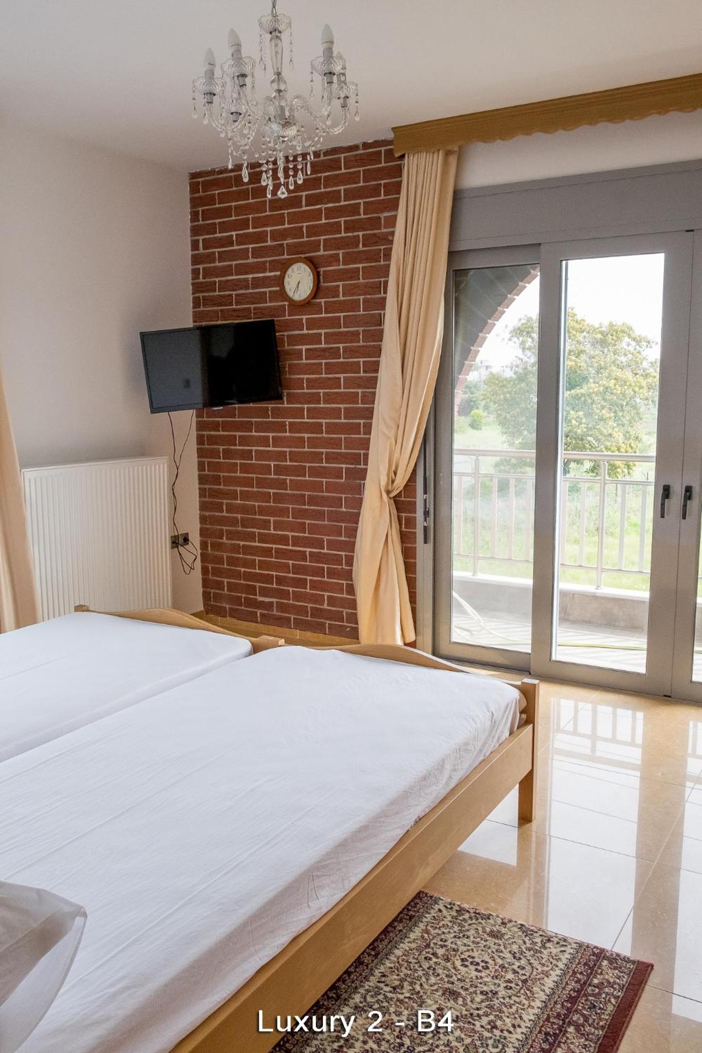 Luxury Two-Bedroom Apartment with Terrace (4 Adults) photo 2